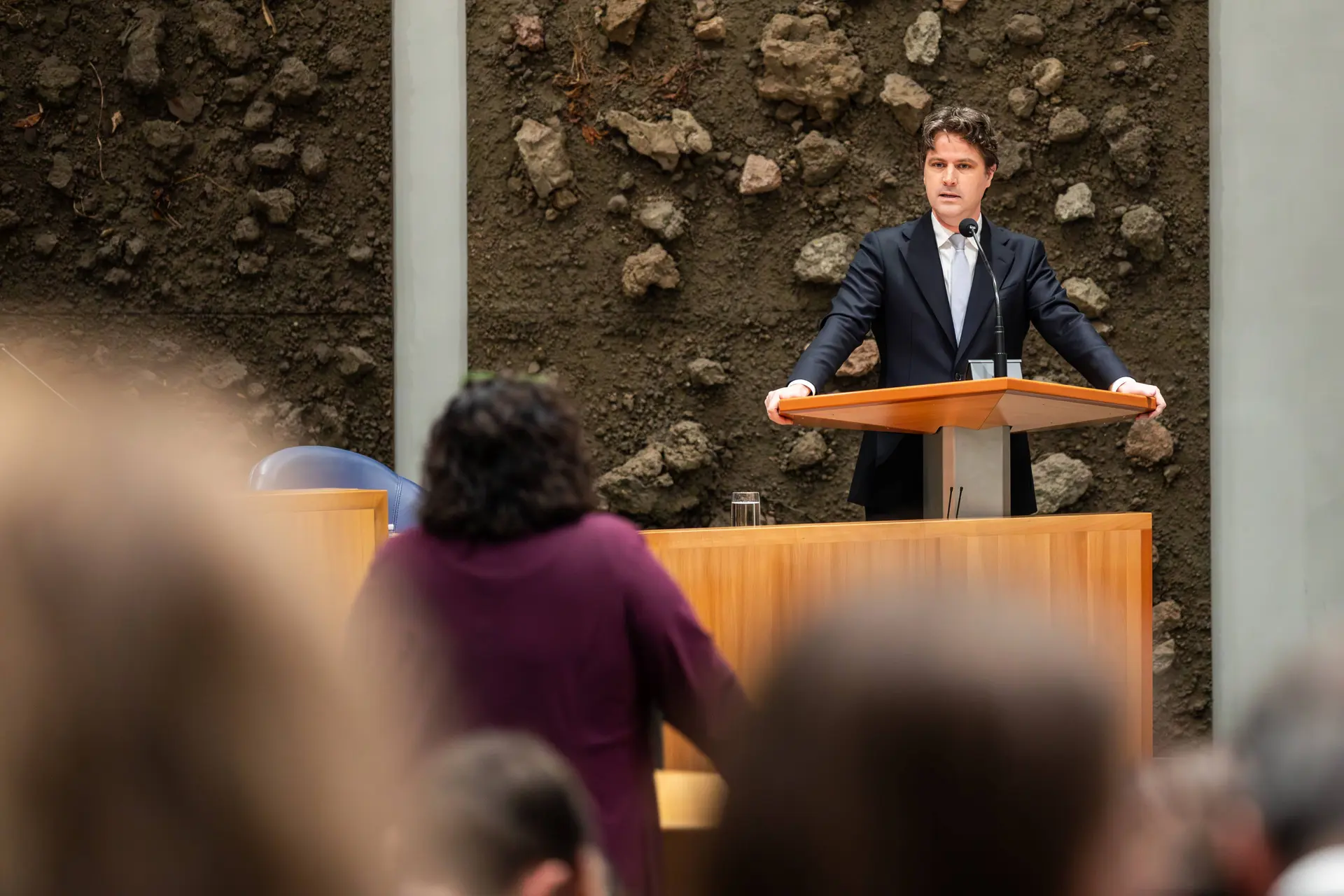 TOTALE PANIEK BIJ HET KARTEL: Bontenbal smeekt oppositie om ministers te leveren!