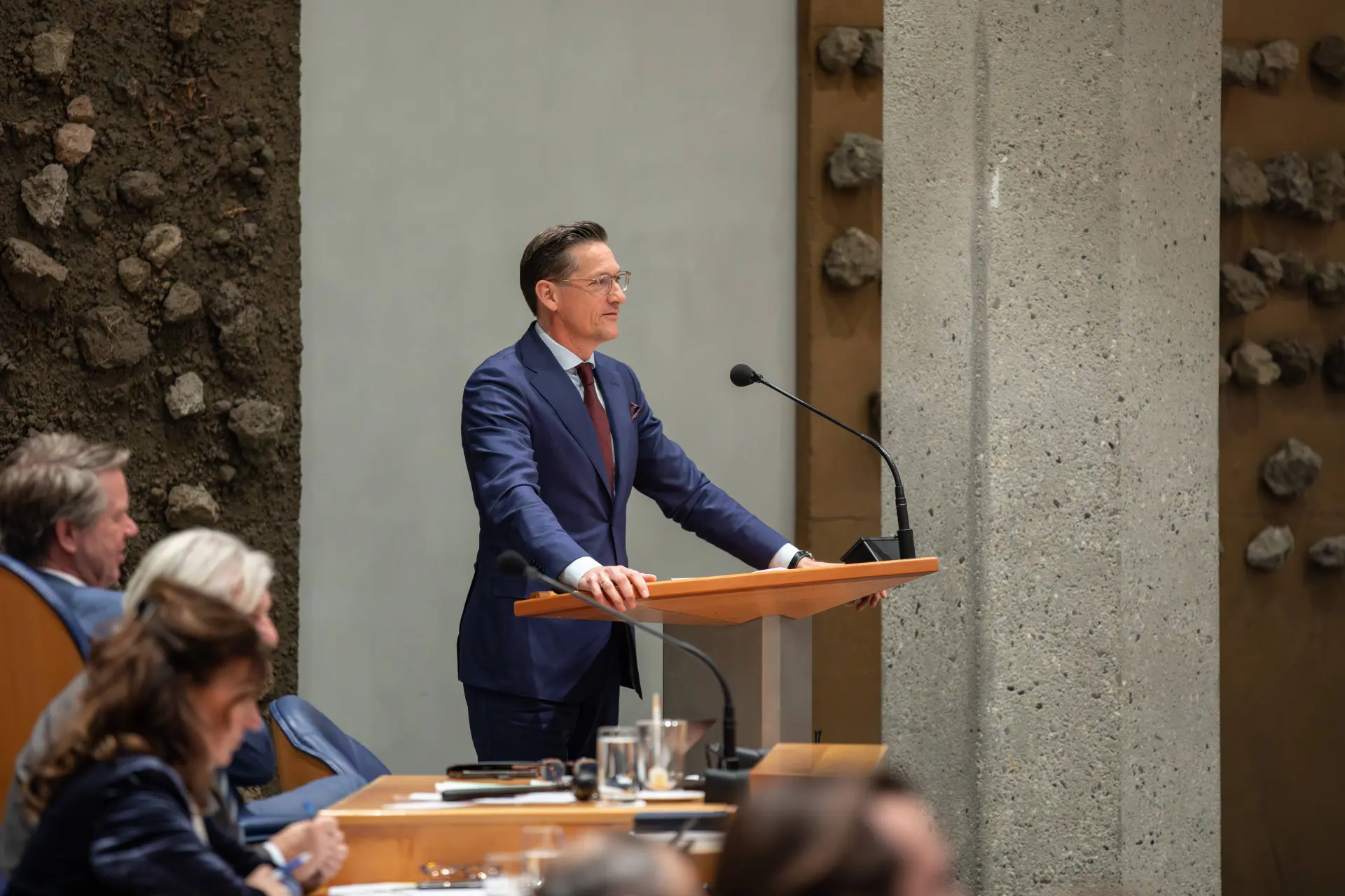 Verraad in de Kamer: nep-oppositie helpt kabinet-Jetten en weigert AOW-plan te slopen
