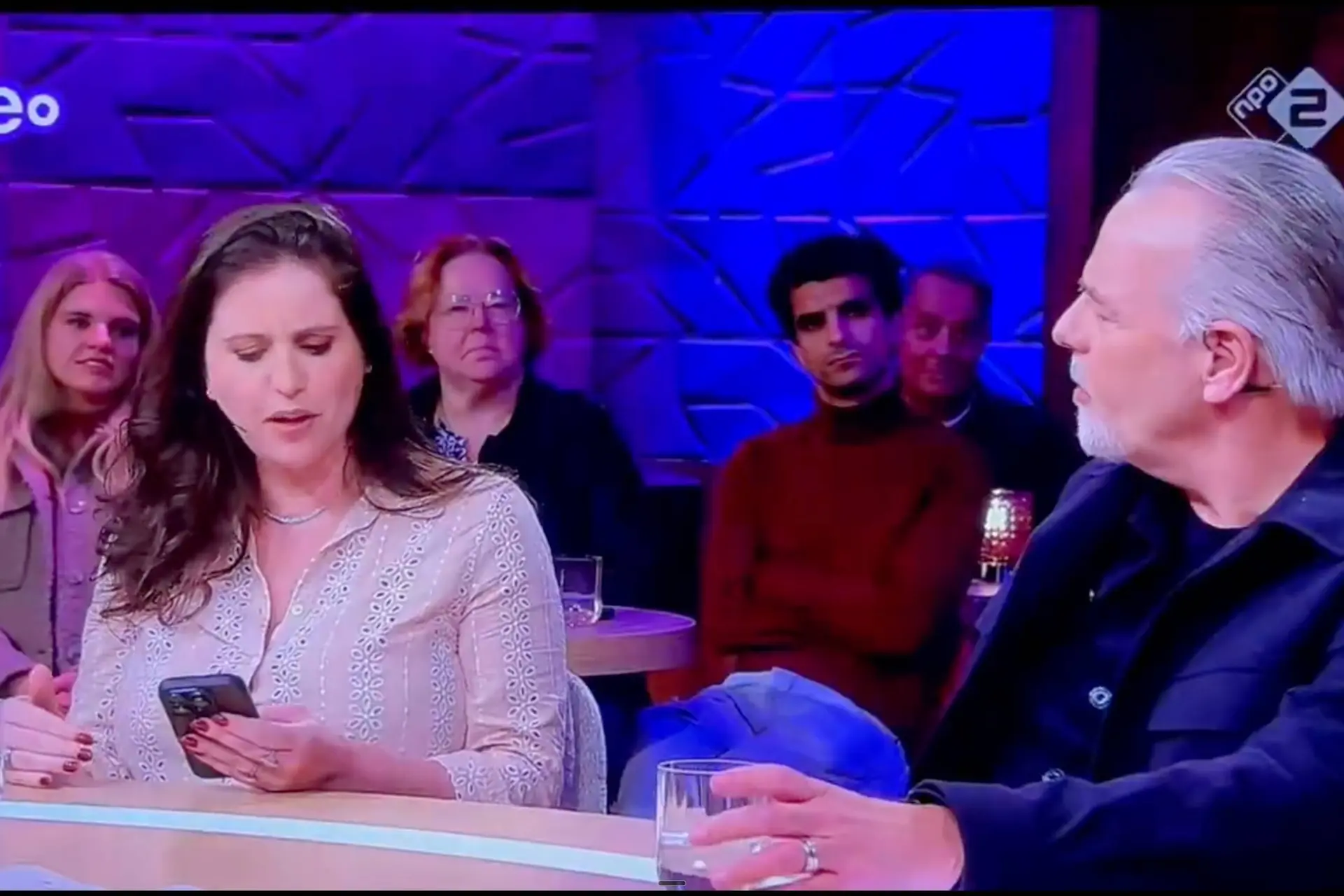 Live op tv: Wierd Duk pikt het niet meer en verlaat studio na ‘ranzig momentje’ van EO-gast (Groot gelijk!)