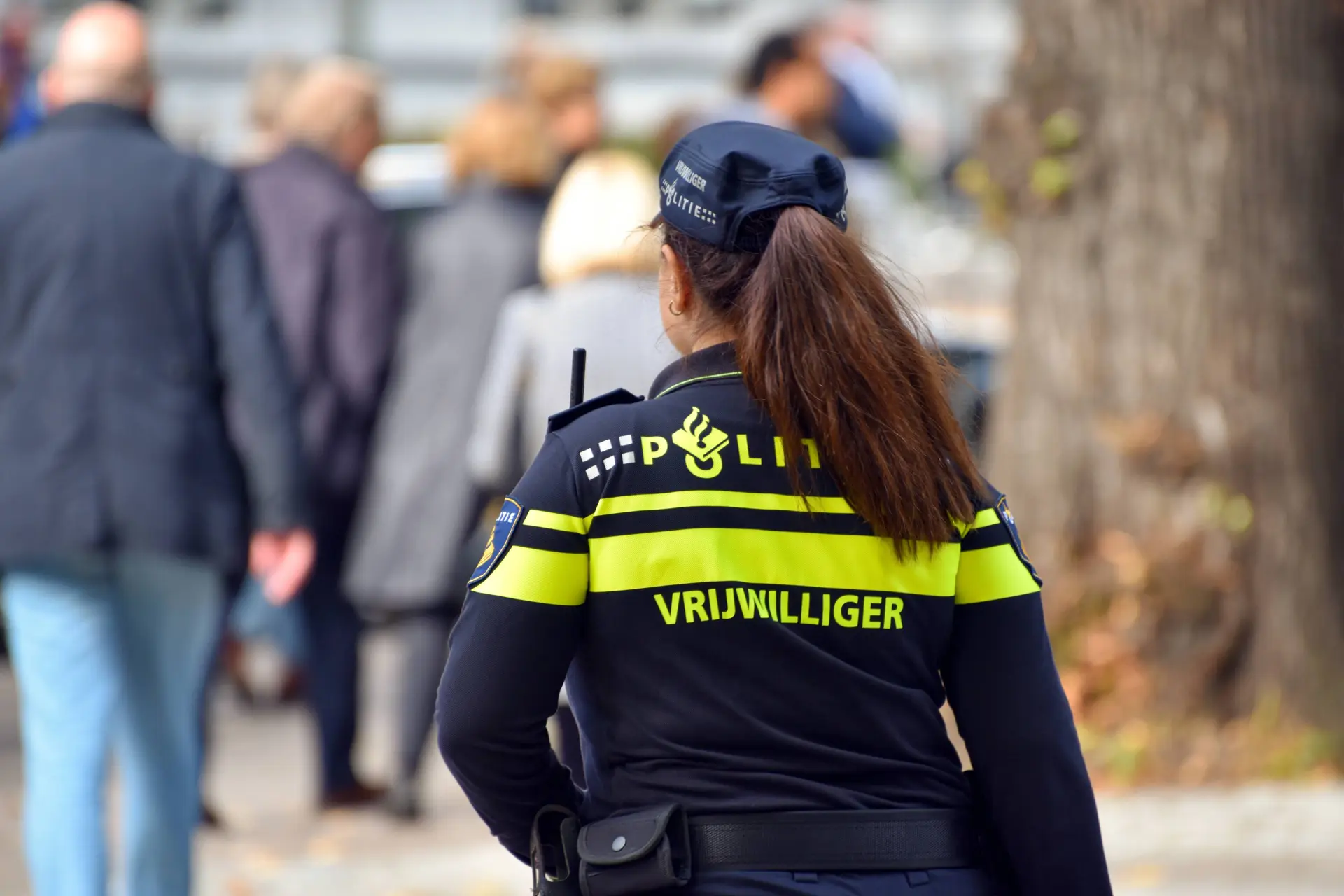 Onschuldige man bewusteloos geslagen op station Bijlmer - daderduo met licht getinte huidskleur voortvluchtig