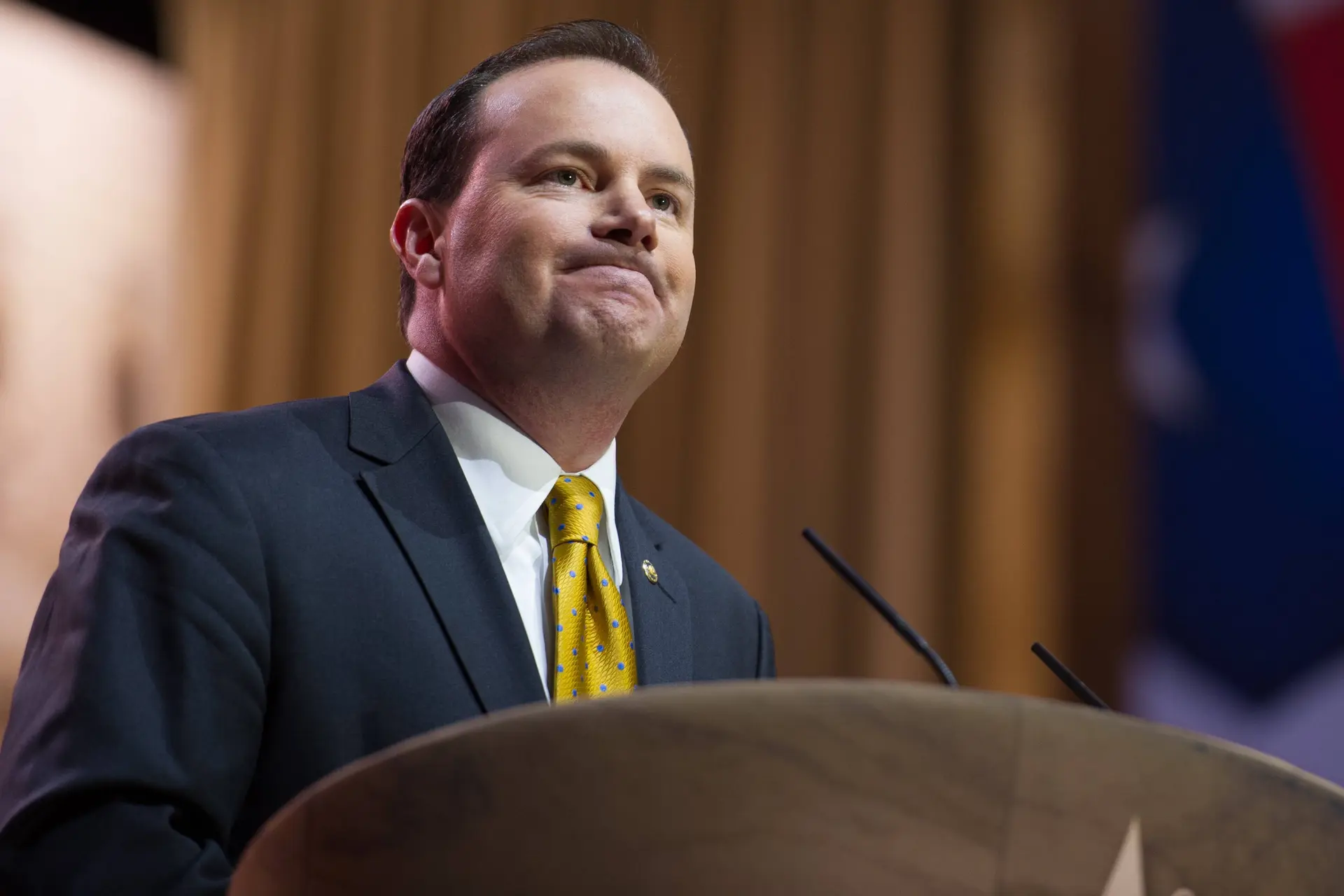 BOM uit Amerika: Invloedrijke Senator Mike Lee wil VS uit NAVO trekken na ‘suïcidaal’ oorlogsplan van EU!