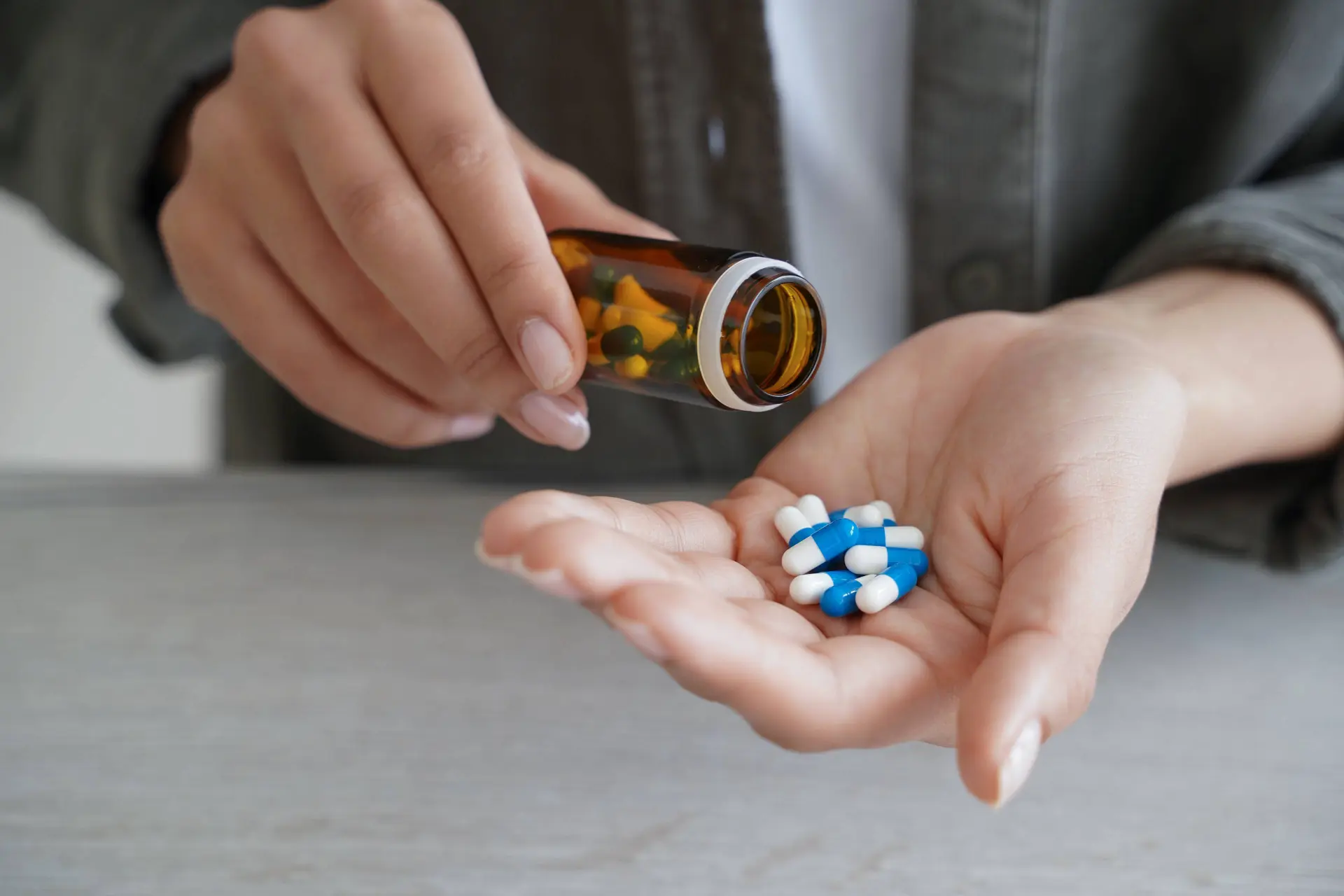 Illegale online medicijnwinkel mogelijk verantwoordelijk voor tientallen sterfgevallen – Nederland faalt opnieuw in toezicht