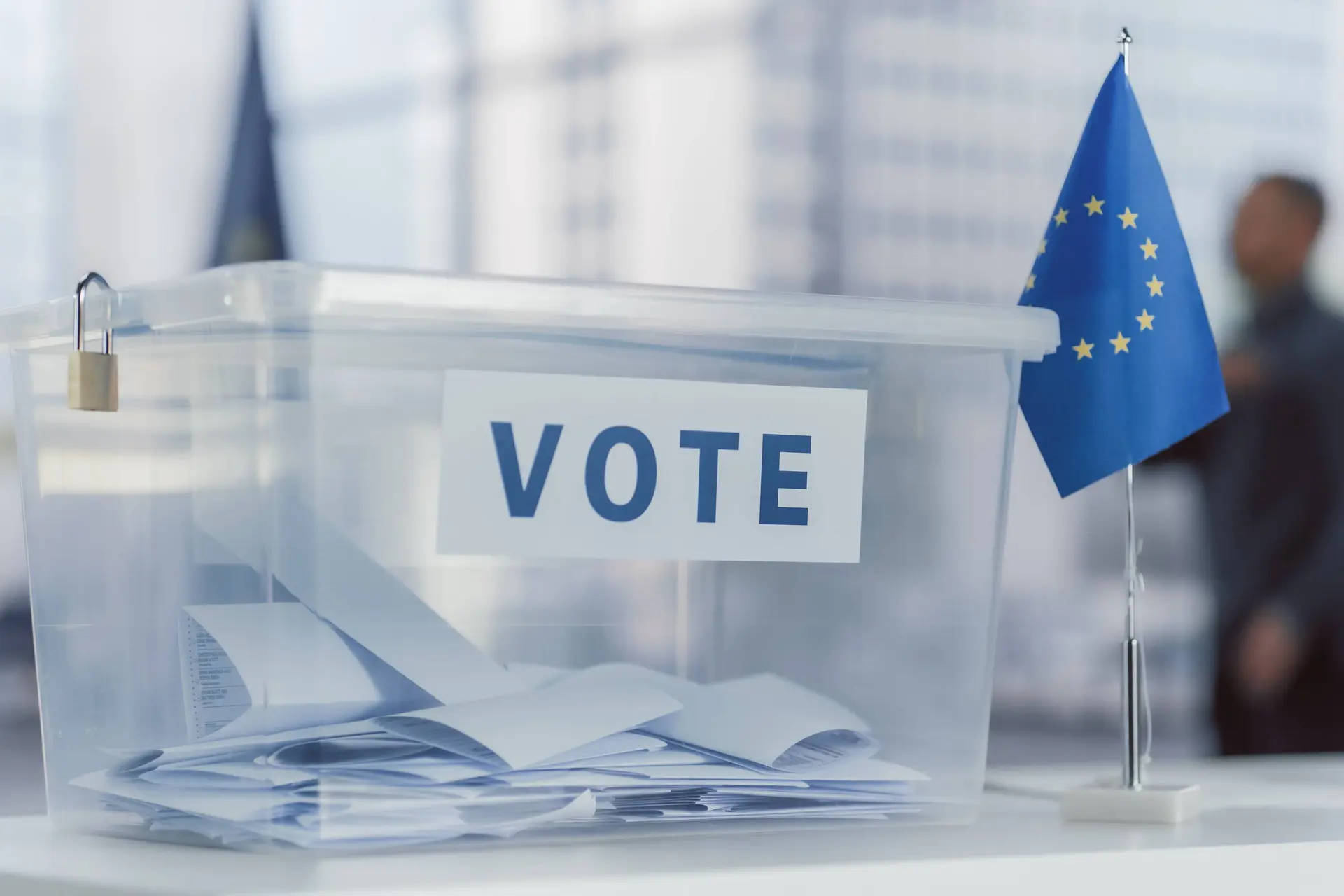 245 Eurofielen stemmen TEGEN democratie, maar PVV-plan voor meer macht Nederland haalt het toch