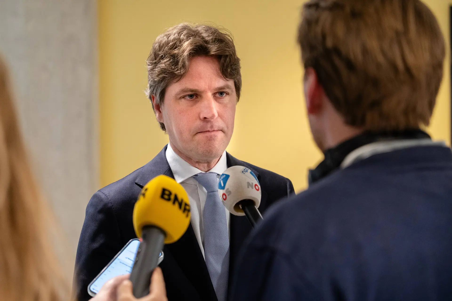 Terwijl u de boodschappen niet kunt betalen, gaan D66 en CDA 'gezellig eten' om de PVV buiten te sluiten