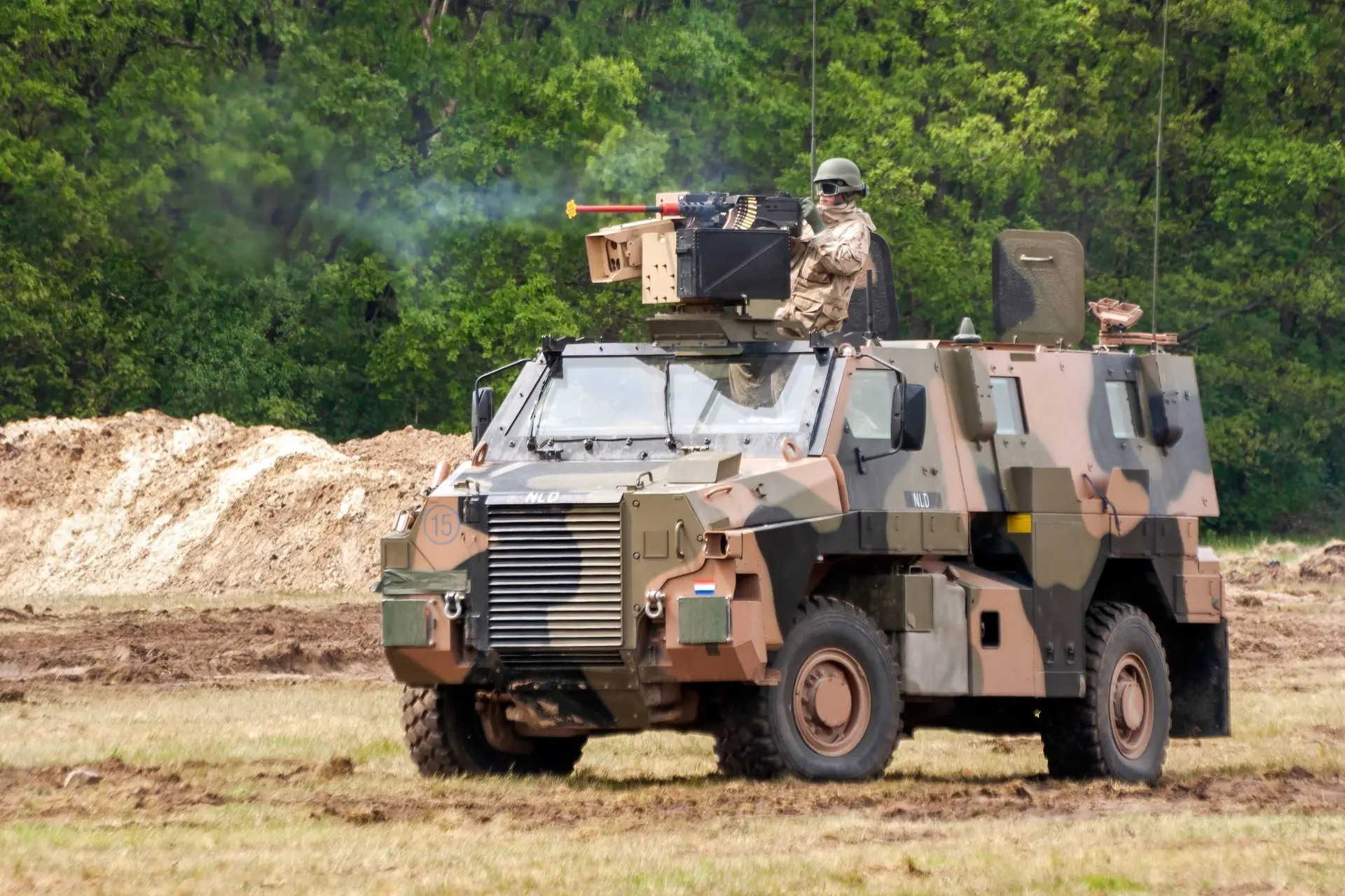 Miljarden-blunder: Kabinet pompt 40 miljard in defensie, maar buitenlandse wapenboeren strijken de winst op!