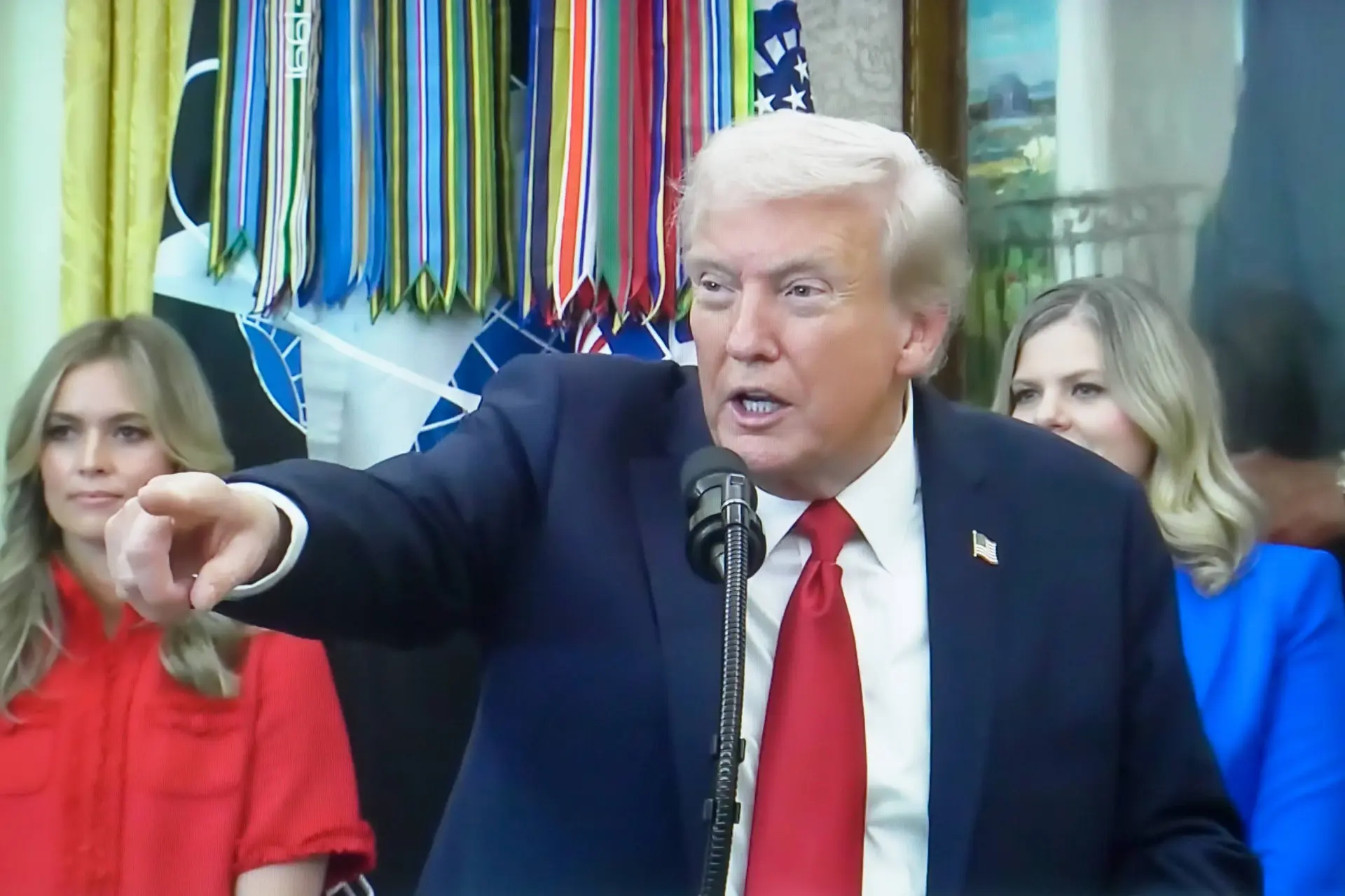 Trump draait de rollen om: Democraten in het nauw door zijn oproep over Epstein