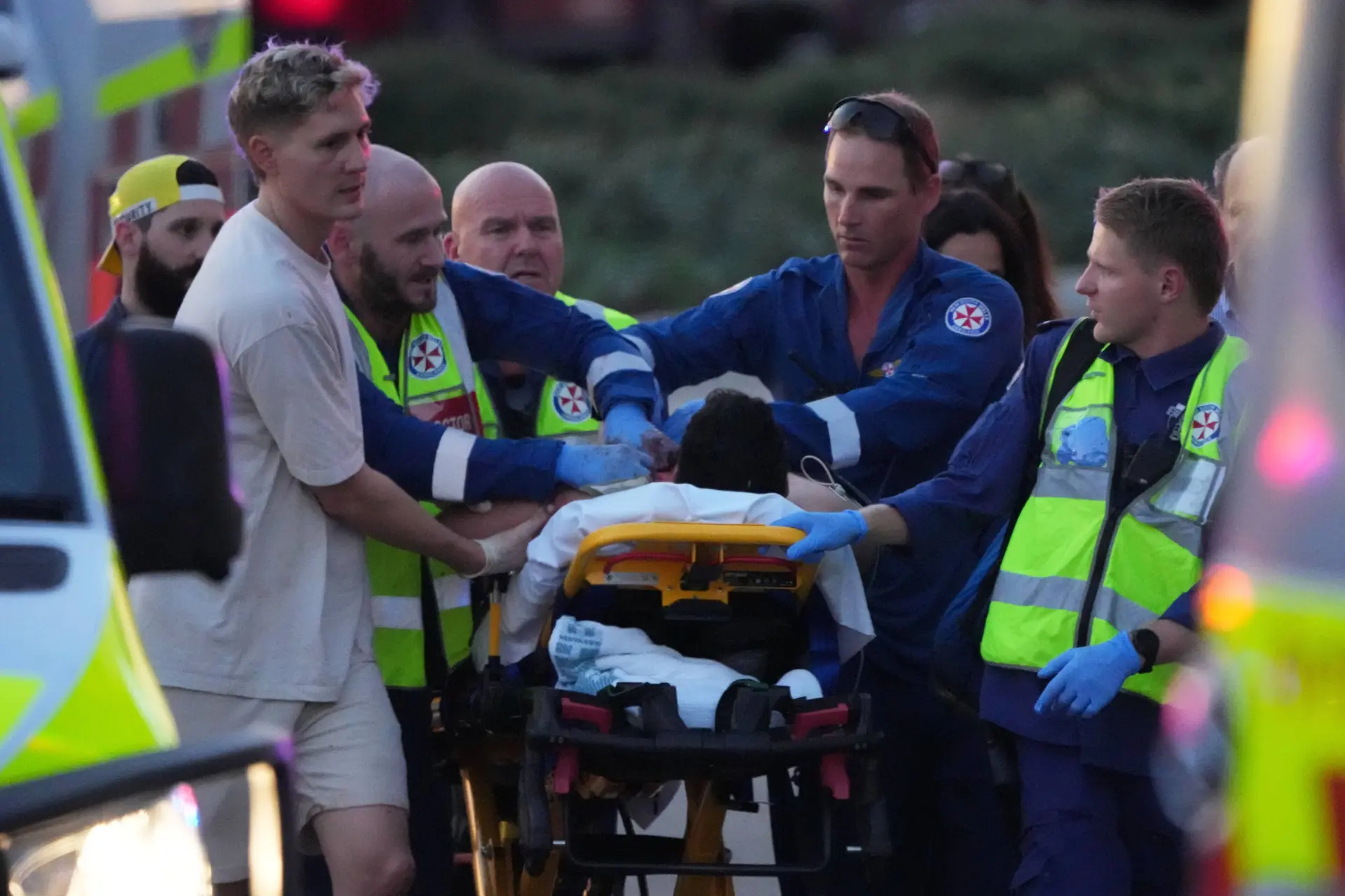 TERREUR IN AUSTRALIË: Moslimterroristen openen vuur op Joodse strandgangers! JFVD: 'Westen is geïnfiltreerd'