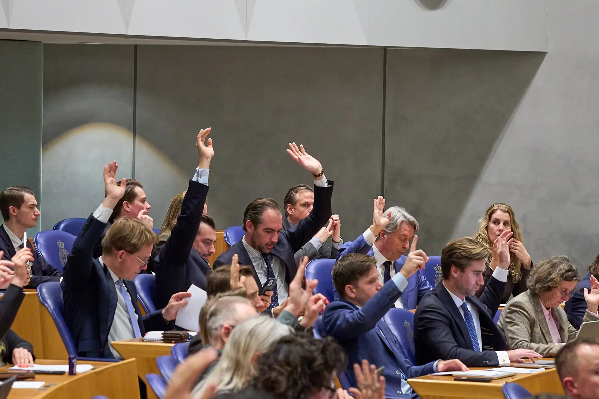 MAURICE DE HOND ONTHULT: FVD verplettert concurrentie op rechts terwijl Jetten-I op drijfzand bouwt!
