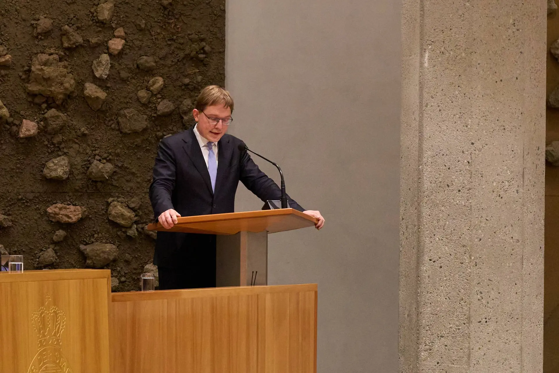 PEPIJN VAN HOUWELINGEN FILEERT NPO: "Jullie zijn het reclamebureau van D66 en Kaag!" (Kijk en huiver!)