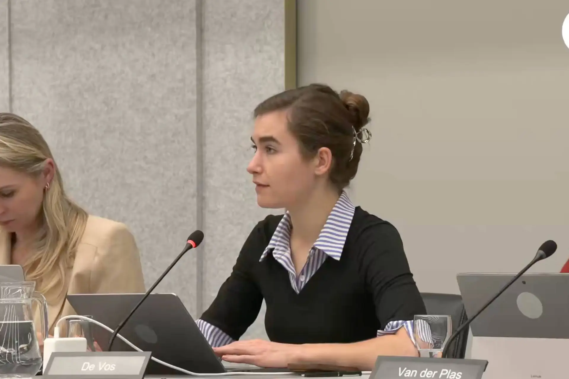 HAAGSE KOLDER: Minister wil Afghanen uitzetten maar weigert te bellen met Kabul