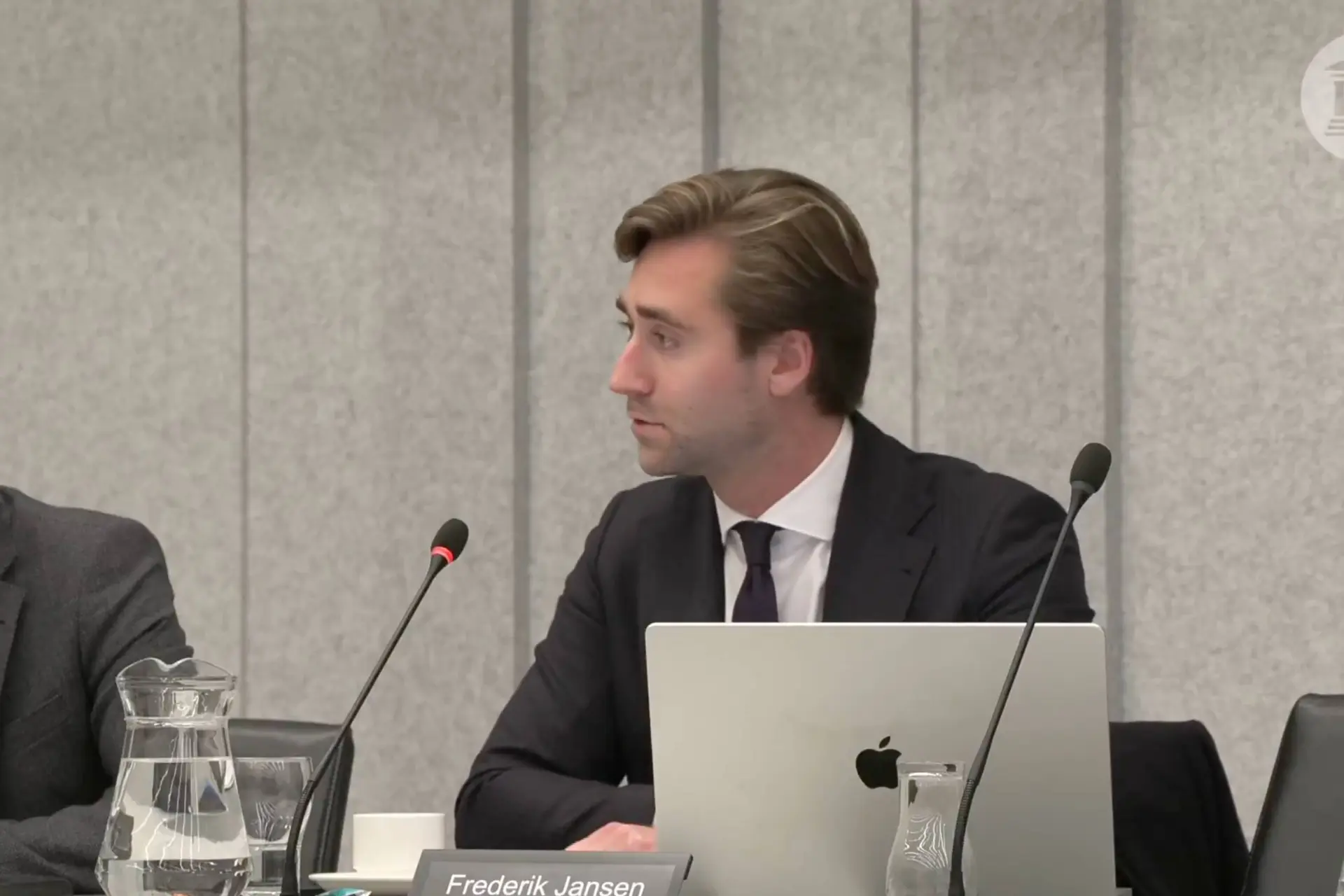 TRUMP HEEFT GELIJK: FVD en Freek Jansen omarmen 'schandalig' rapport! Europa is in verval en Amerika ziet het!