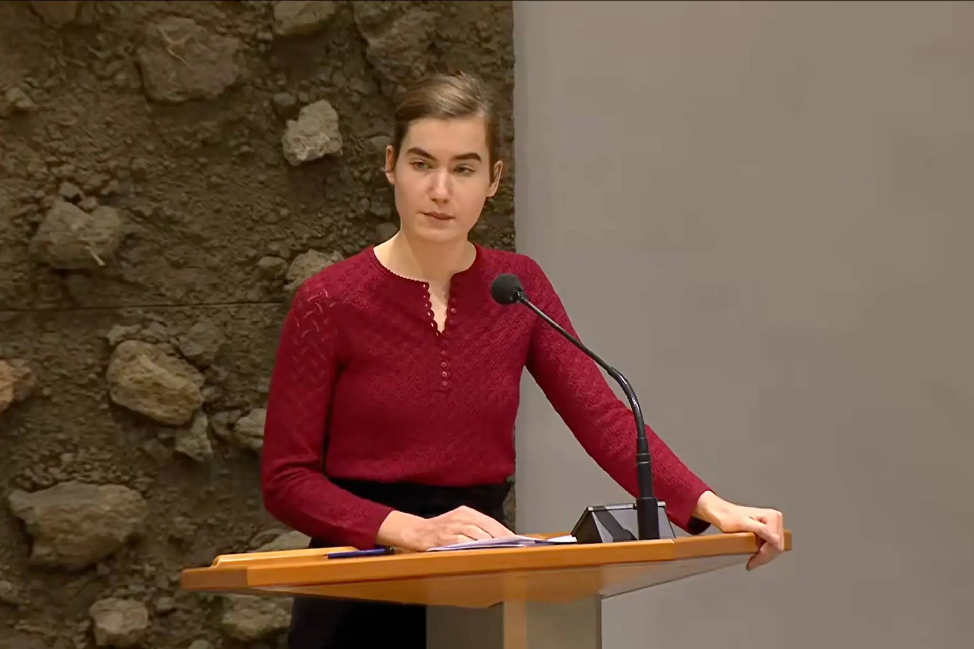FVD BREEKT MESTDEBAT OPEN: Lidewij de Vos fileert de Kamer! 'Nederland heeft regels te streng opgevat'