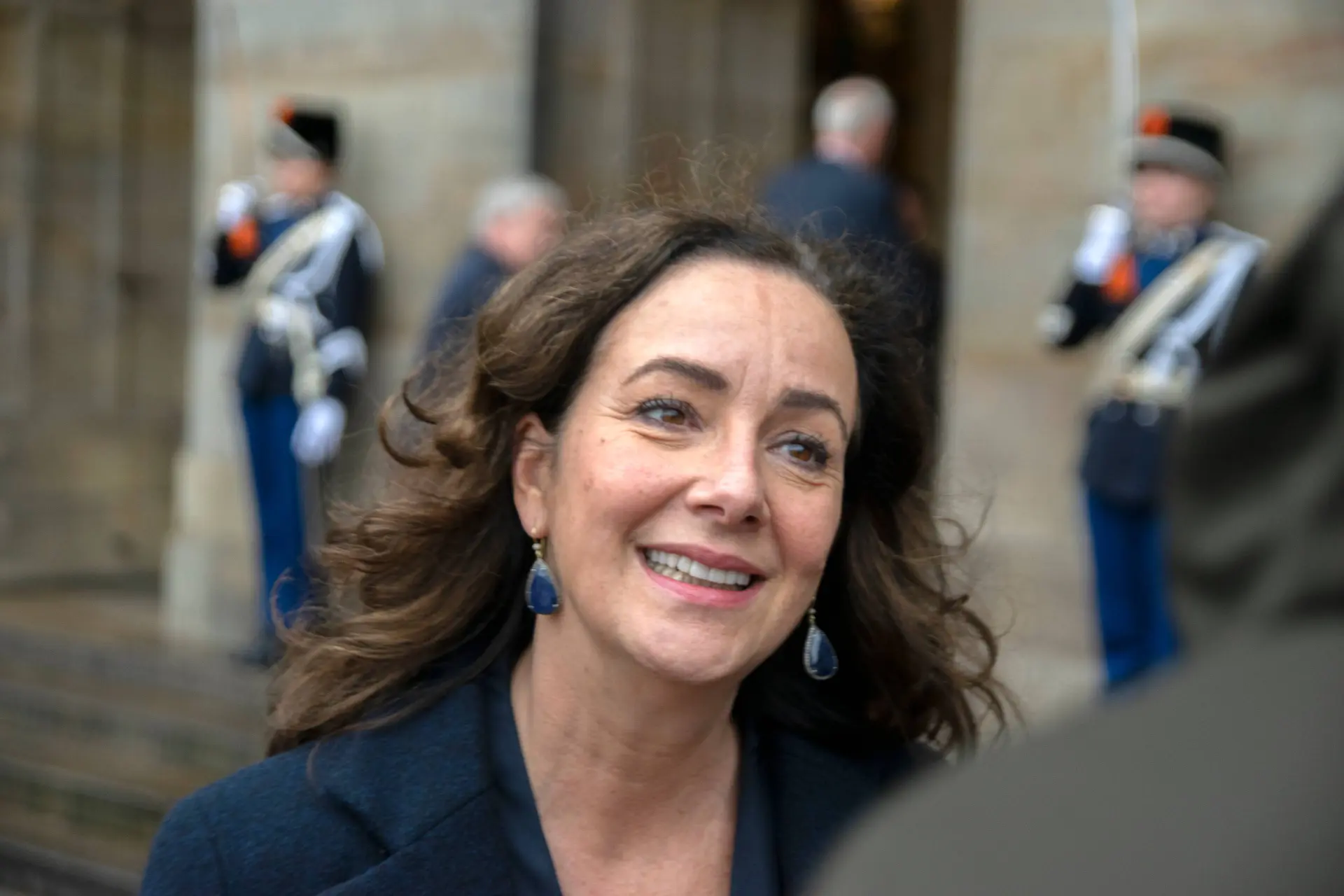 HALSEMA VERRAADT POLITIE: Weigert traangas tegen reilschoppers! 'Agenten staan in de kou'