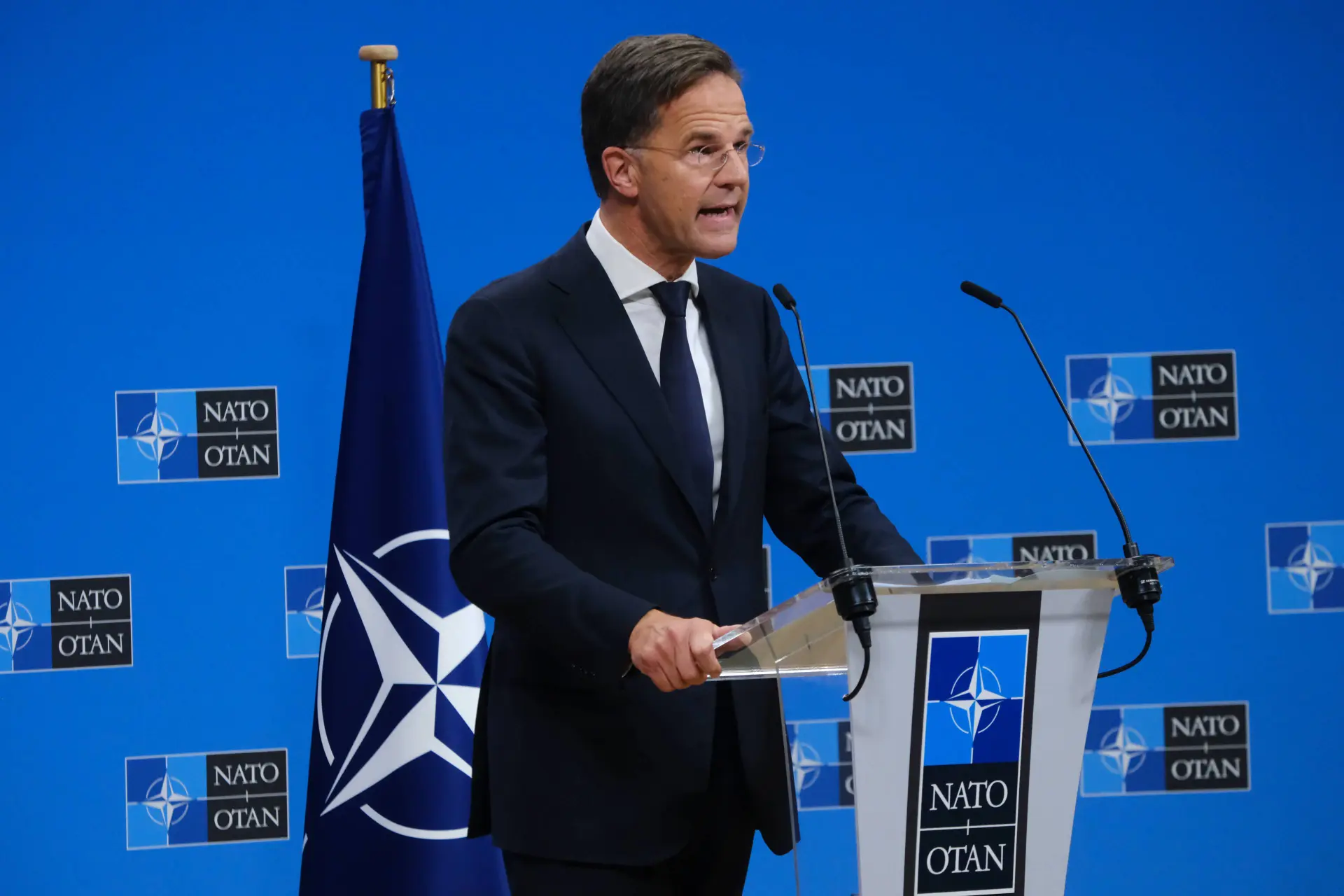 De pot verwijt de ketel: Rutte jammert over Russische agressie, maar zwijgt over de miljarden aan wapens die WIJ sturen