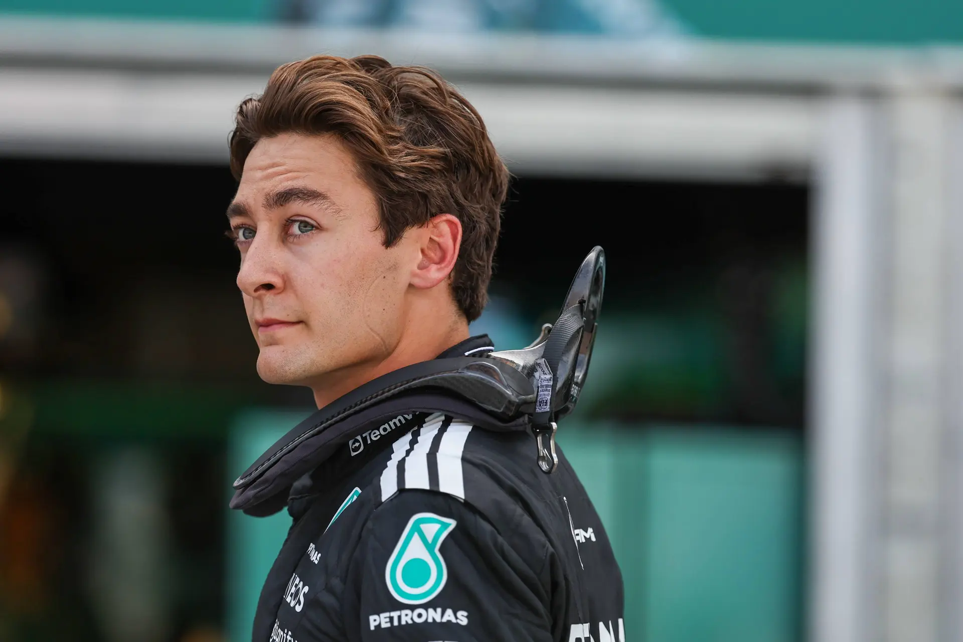 George Russell stookt vuurtje op: 'Max moet Norris ophouden zoals Lewis deed in 2016!'