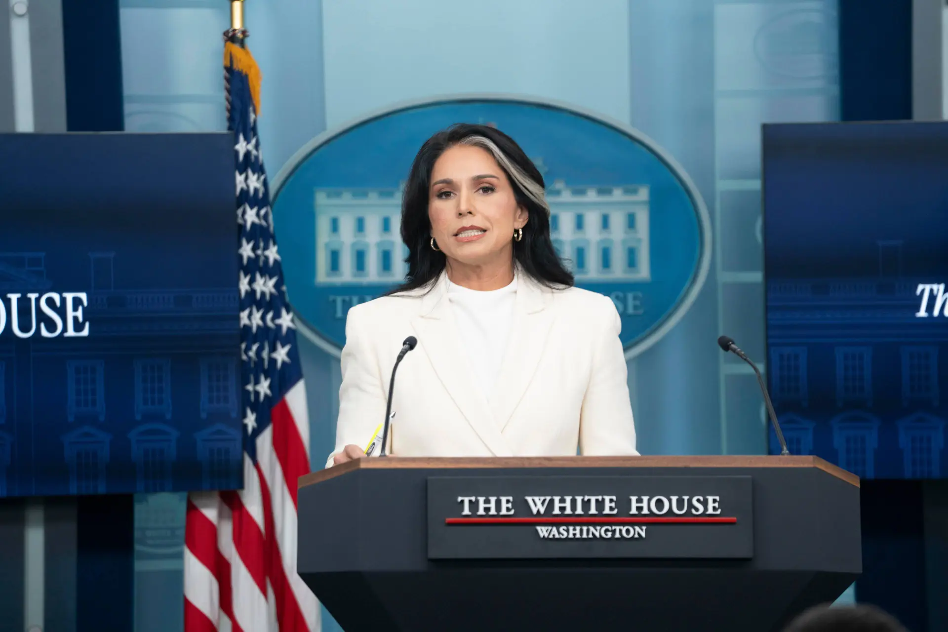 BOM ONDER DE MEDIA: Tulsi Gabbard sloopt 'liegend' Reuters en onthult duister plan van NAVO en EU!