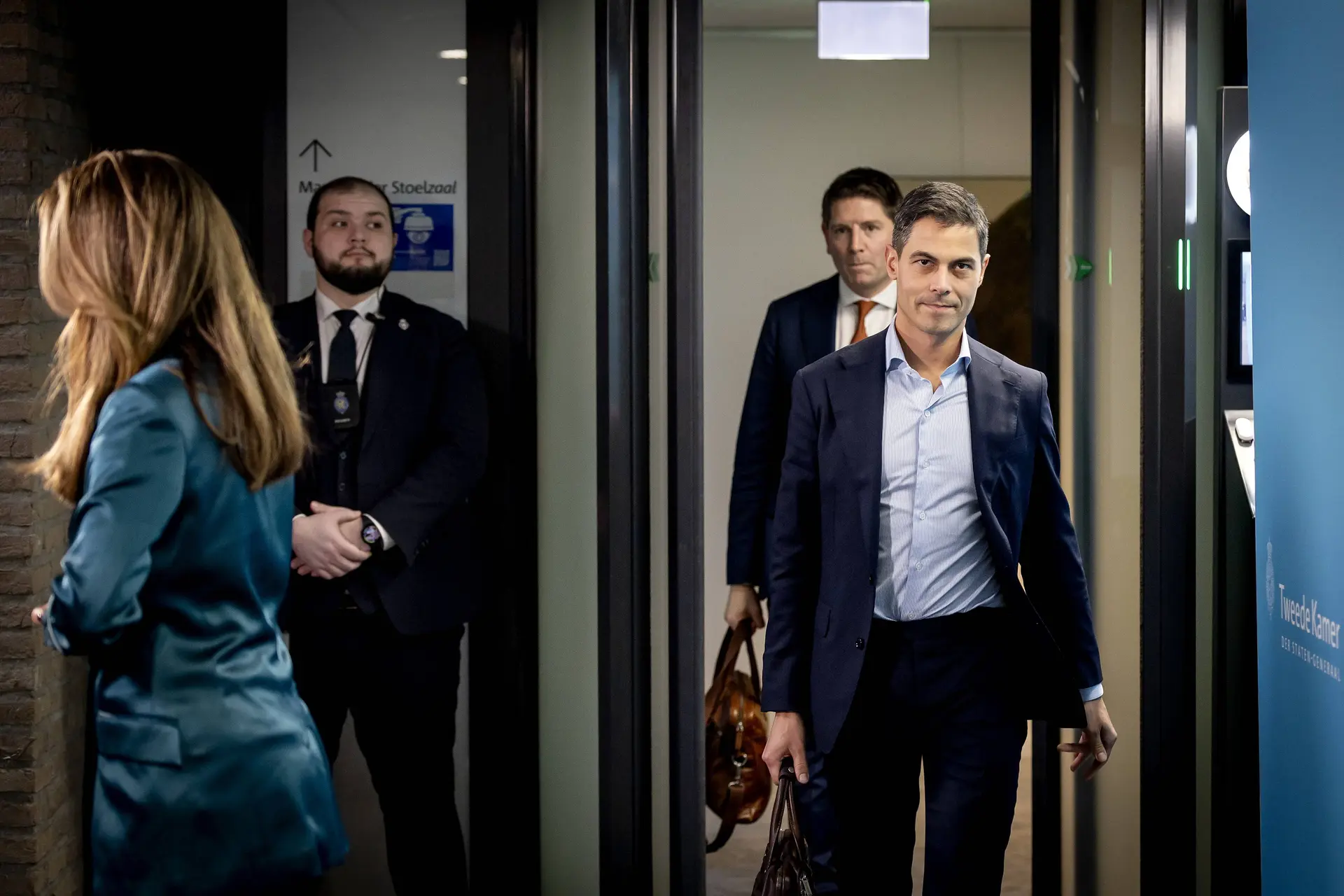 STAATSGREEP: Kartel smeekt UvA-elite om hulp bij 'ondemocratisch' minderheidskabinet (66 zetels) om PVV te blokkeren