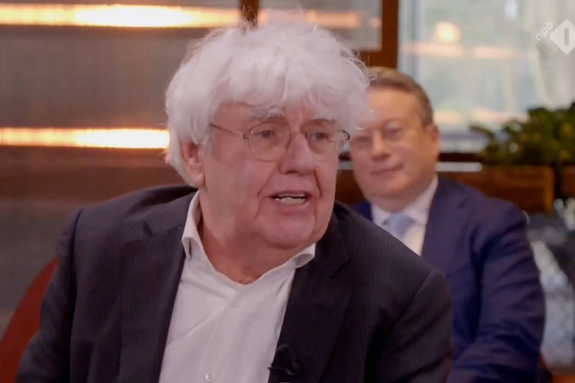 De maskers vallen bij Buitenhof: Geert Mak vergelijkt VS met nazi-Duitsland en noemt ICE een "militie"