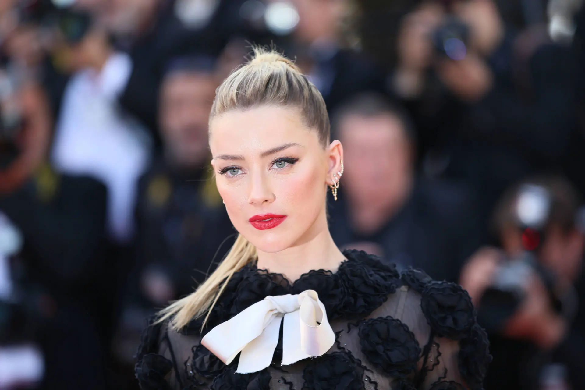 Depp-beul Amber Heard duikt op met nieuw leugenverhaal: "Ik wil mijn verhaal niet meer vertellen"