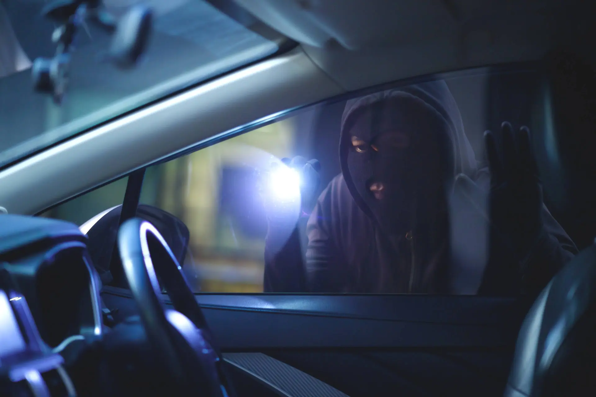 CRIMINALITEIT EXPLODEERT: Autodiefstallen nemen drastisch toe, schade loopt op tot 127 miljoen!