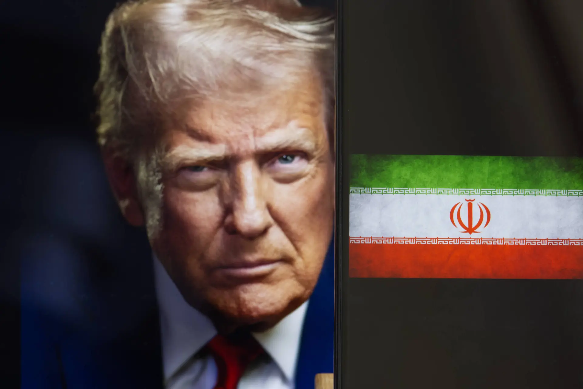 TRUMP GRIJPT KEIHARD IN: "25% heffing voor elk land dat nog zakendoet met Iran!"