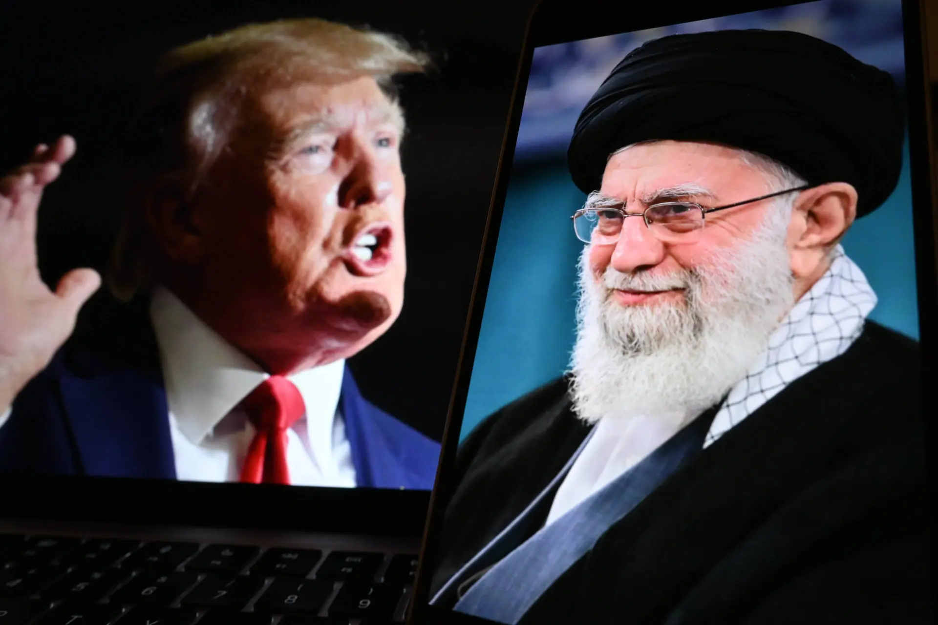 LEVENSGEVAARLIJK SABELGEKLETTER: VS bouwt enorme legermacht op rond Iran (Trap niet in de oorlogsval!)