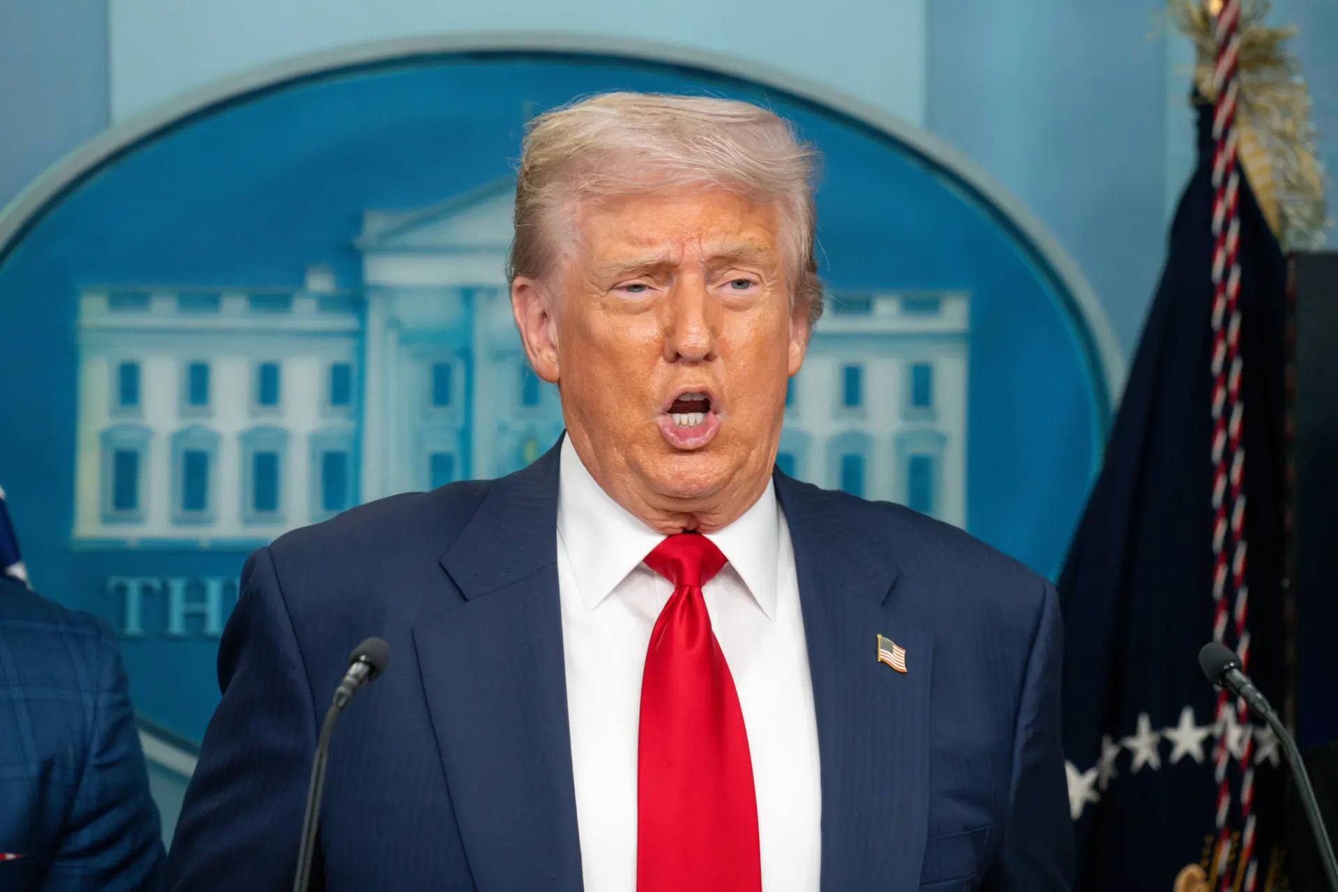 TRUMP ZET BLACKROCK SCHAAKMAT: Grote beleggers geweerd van woningmarkt om American Dream te redden