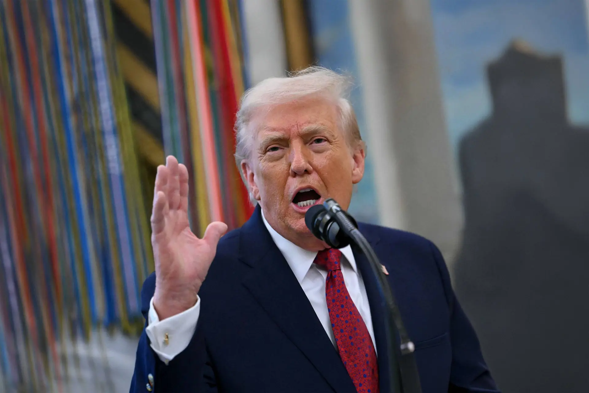TRUMP OP OORLOGSPAD: Dreigt met invasie Colombia en 'harde klap' voor Iran na val Maduro
