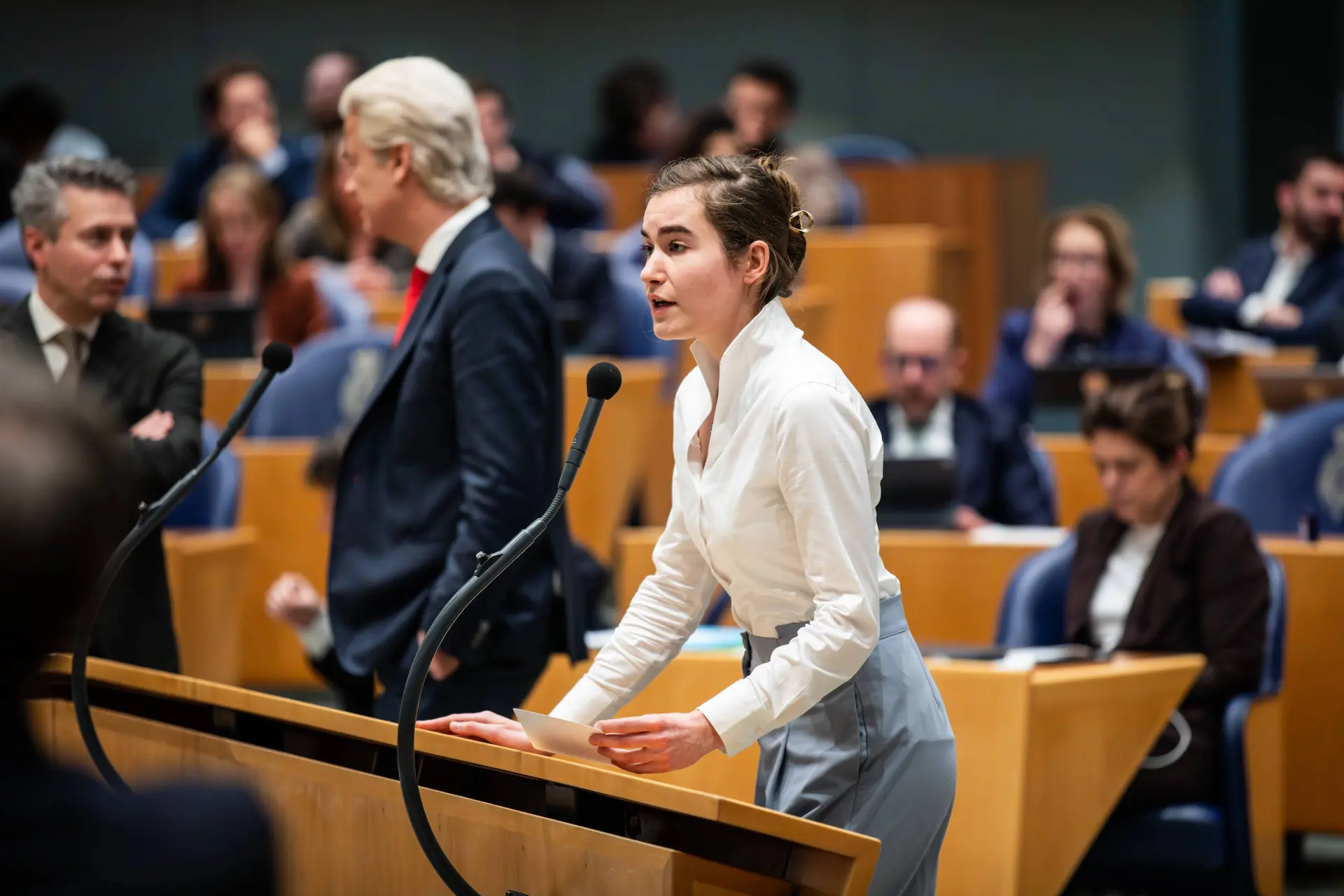 Hysterie in het parlement: Hoe de gevestigde orde FVD-leider Lidewij de Vos monddood maakte over omvolking