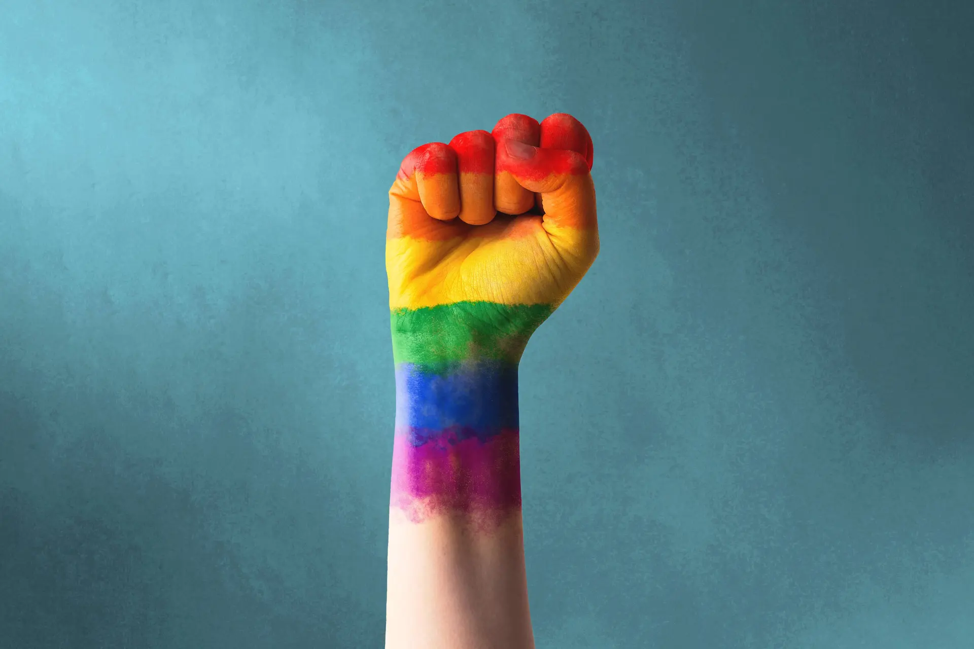 Woke-waanzin in Amsterdam: 50.000 euro subsidie voor 'Walk of Pride' tegels, echte helden vergeten