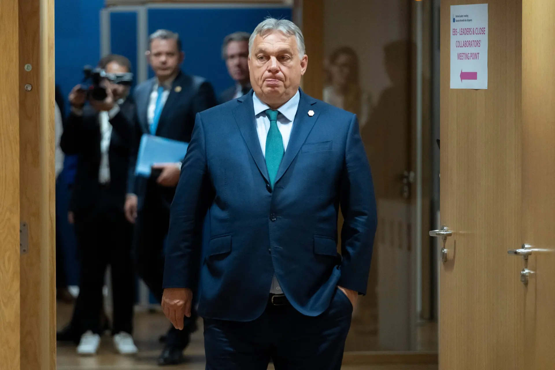 Schandaal: Premier Jetten confronteert Orbán over seksualiteit, maar gaat zelf op vakantie naar Iran