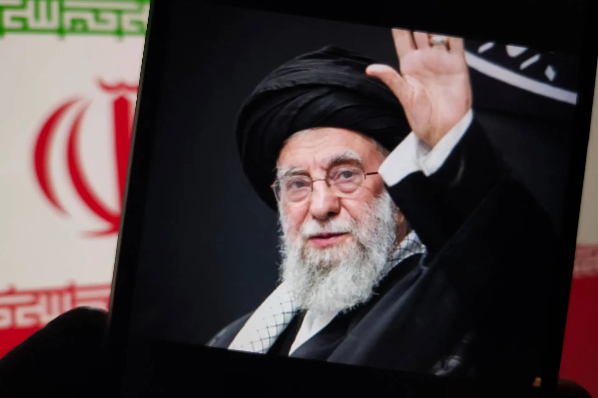 Oorlogshitsers ontmaskerd: VS-gezant liegt op Fox News over 'Iraanse atoombom'
