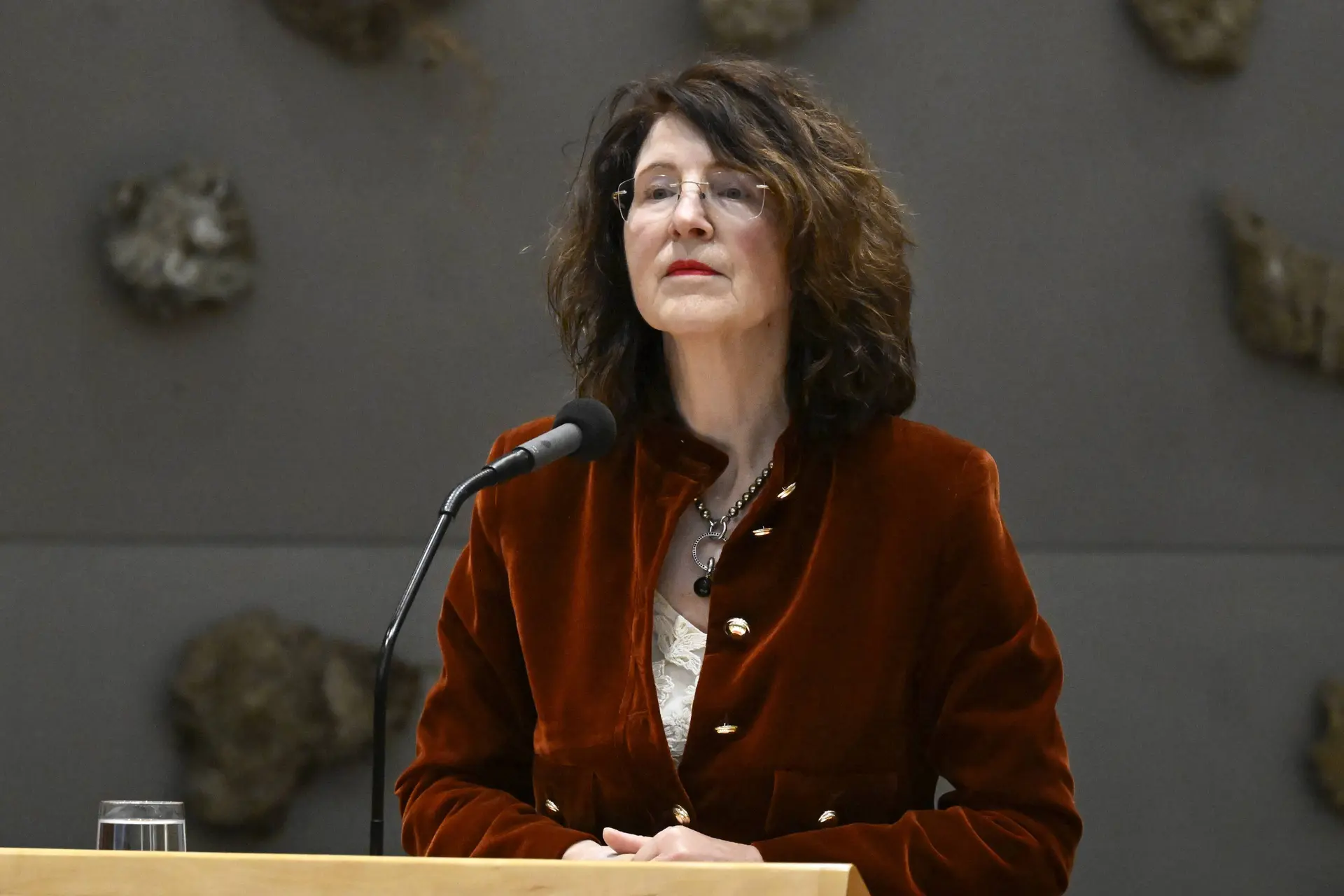 Rijksoverheid betrapt op leugen over staalslakken en gooit het nu in blinde paniek op een 'misverstand'