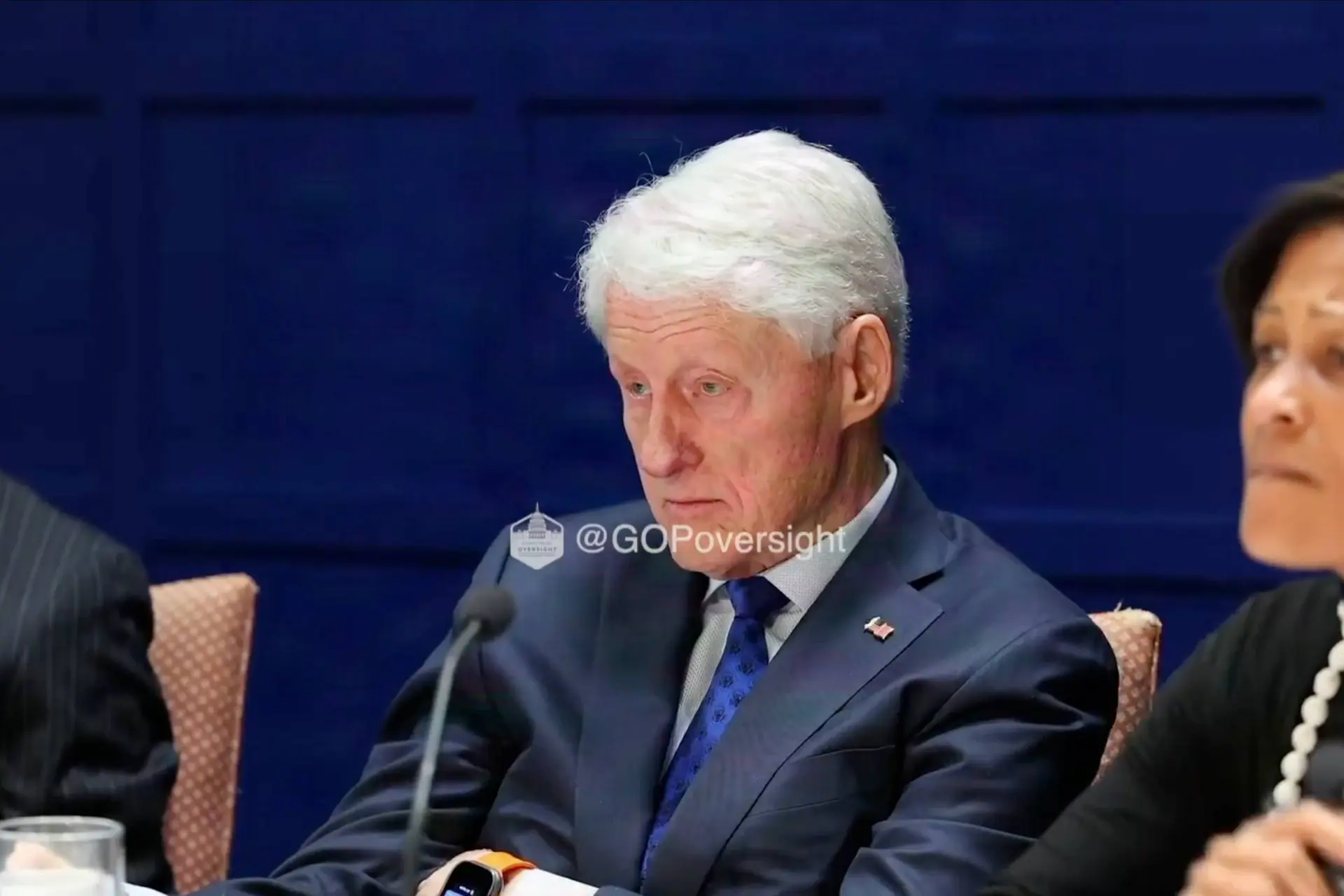 Totaal ongeloofwaardig: Bill Clinton komt met bizar excuus over jonge slachtoffers op Epstein-vluchten