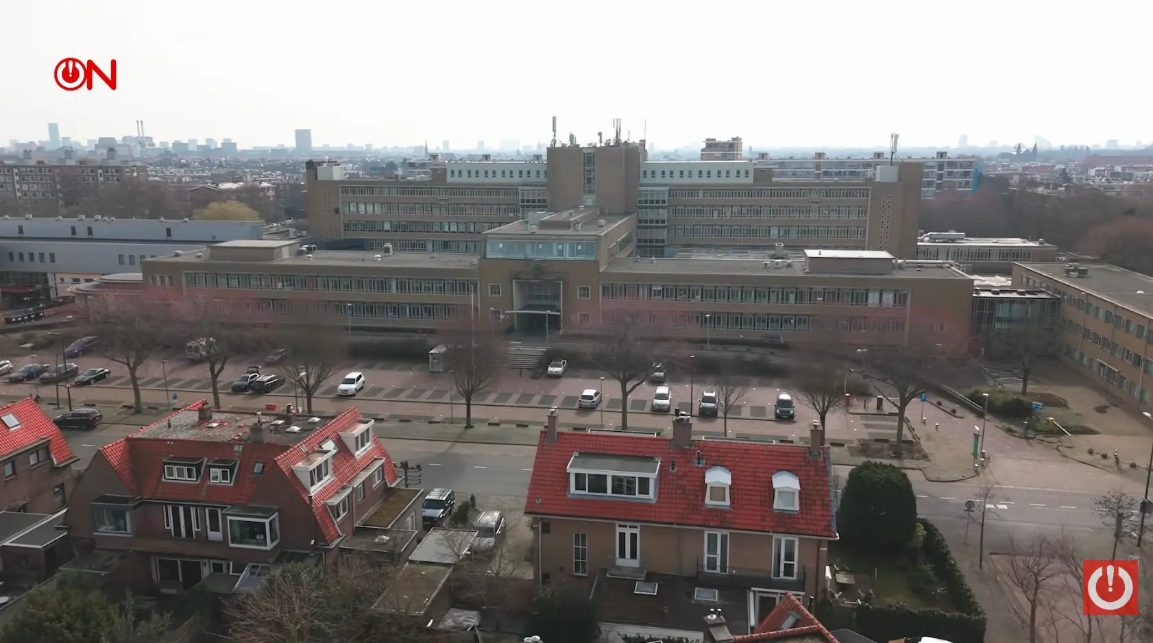 Linkse elitekrijgt koekje van eigen deeg: Gigantisch asielzoekerscentrum gedumpt in elitaire Vogelwijk