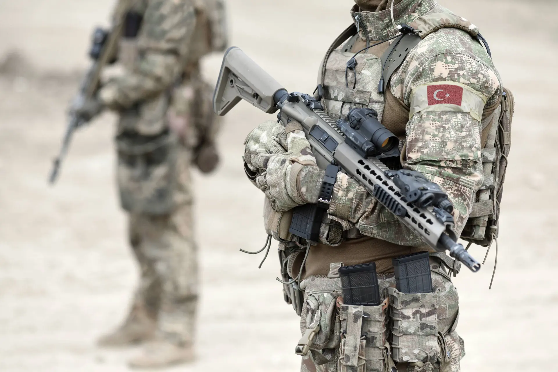 Wereldoorlog dreigt: ballistische raket gesignaleerd boven NAVO-basis Incirlik in Turkije