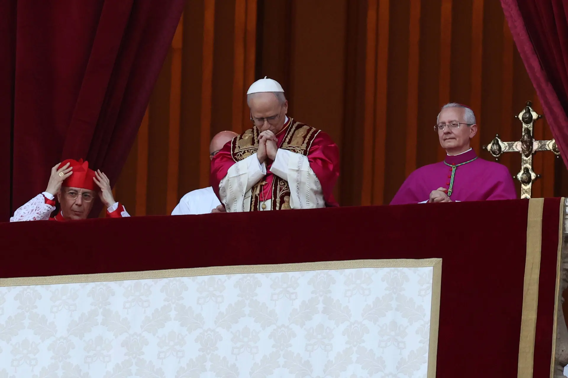 Paus Leo XIV haalt snoeihard uit naar westerse elites: "Oorlogen zijn de bloedige vrucht van jullie machts- en geldhonger!"