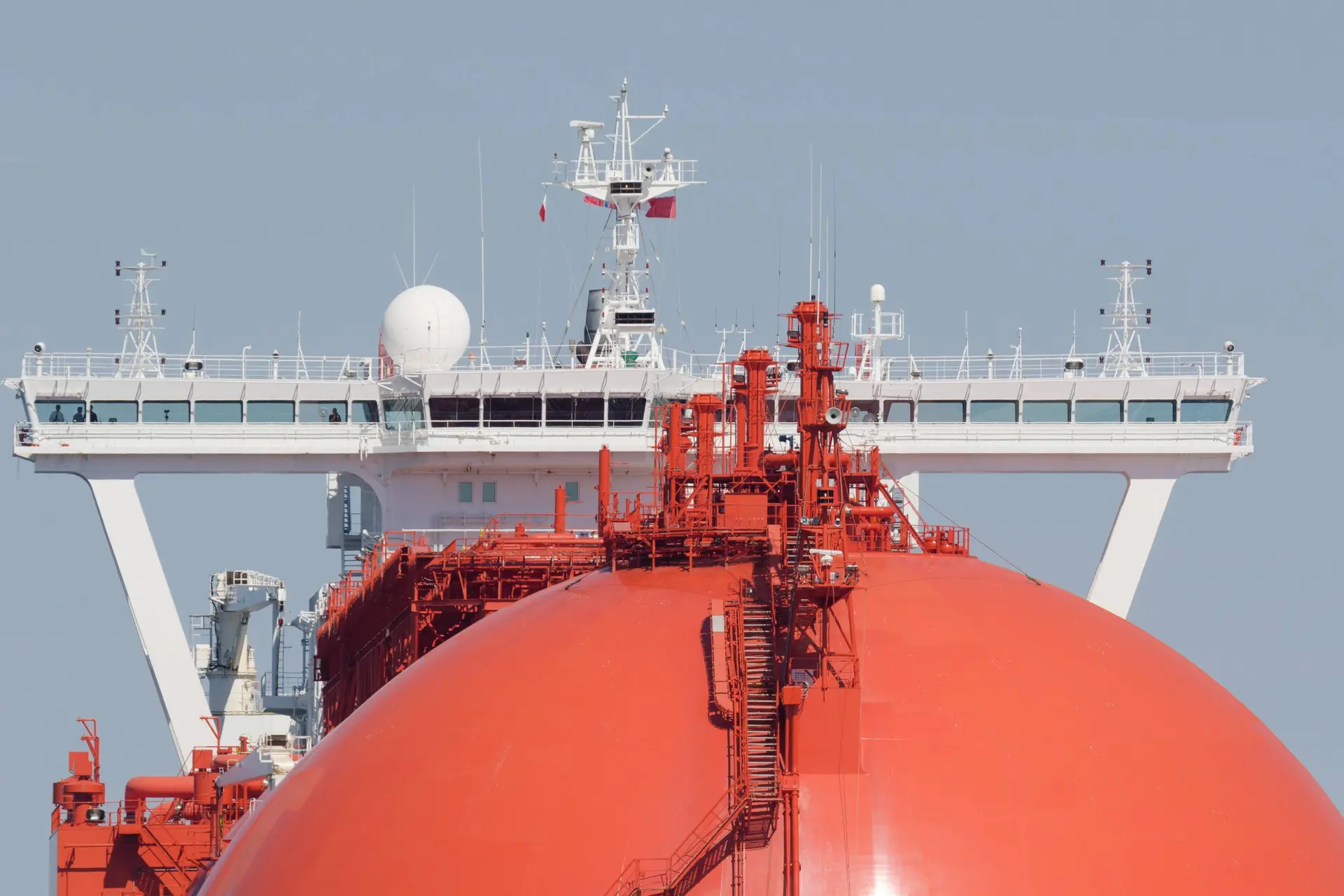 Totale paniek in Brussel: gasprijs explodeert met 30% na sluiting Qatar, EU moet weer bedelen bij Rusland