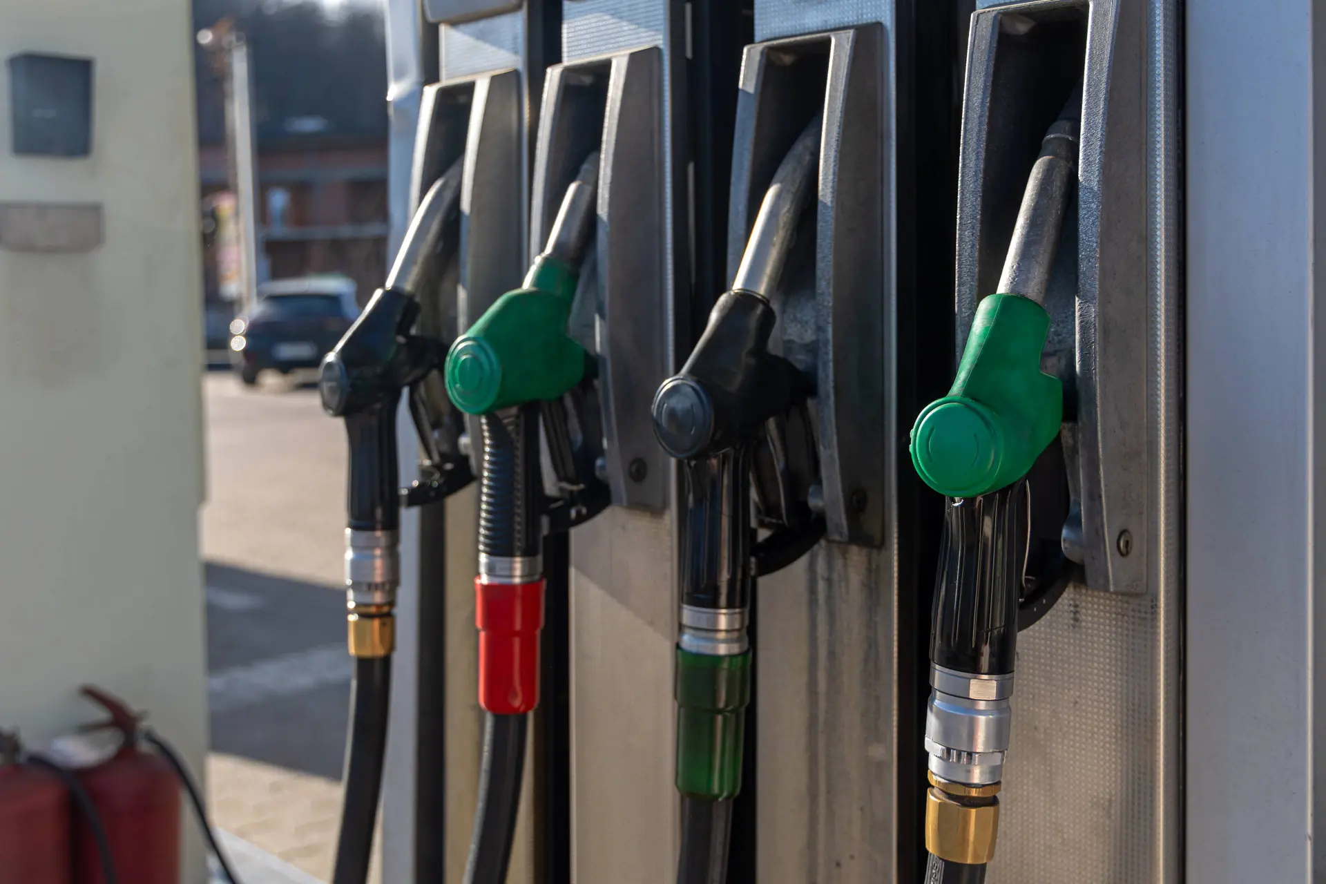 Kabinet-Jetten laat Nederlander stikken: Buurlanden verlagen energiebelasting, wij betalen de absolute hoofdprijs