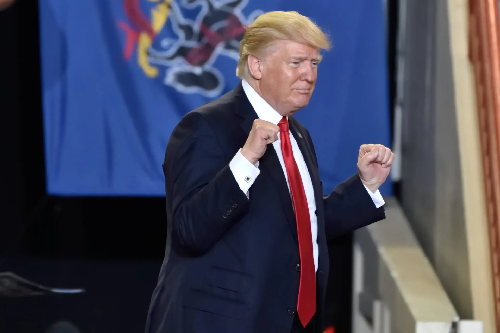 Het masker valt definitief af: Trump kondigt aan dat landkaart van Iran na oorlog hertekend wordt