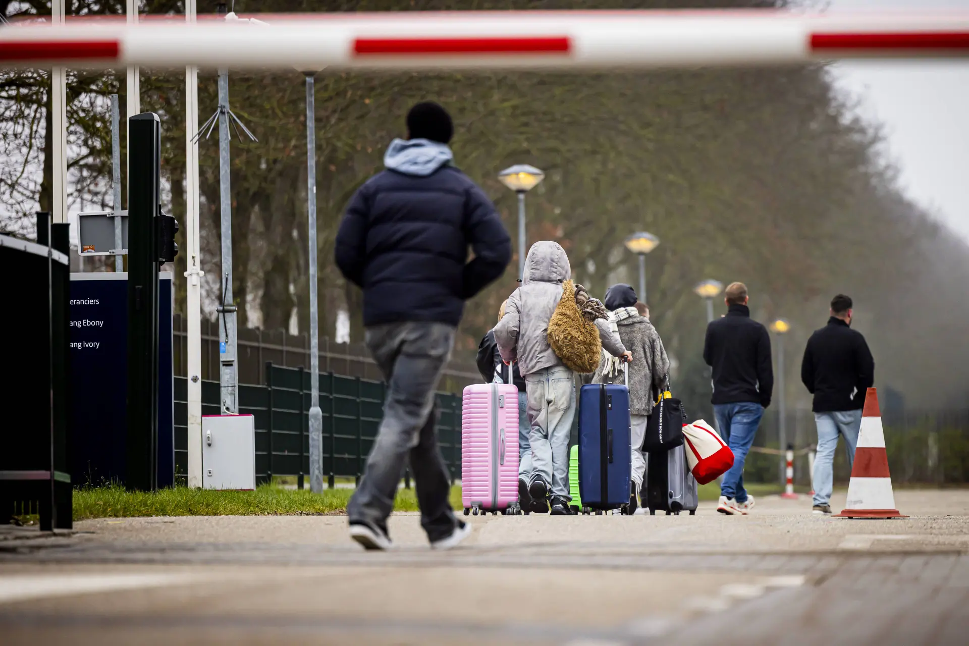 Asielbedrog ontmaskerd: Ter Apel stroomt vol met 'staatloze' Palestijnen terwijl het kabinet toekijkt