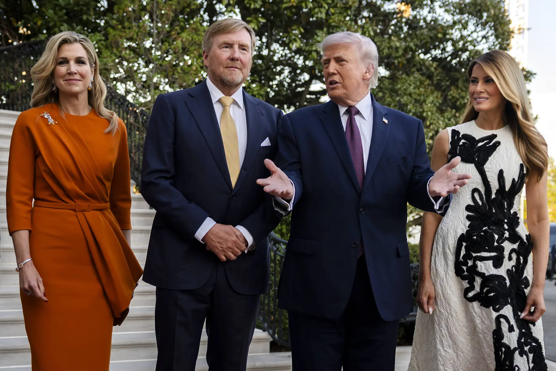 Een ongekende schande: Koning Willem-Alexander kruipt door het stof en noemt Trump een 'goede vriend'