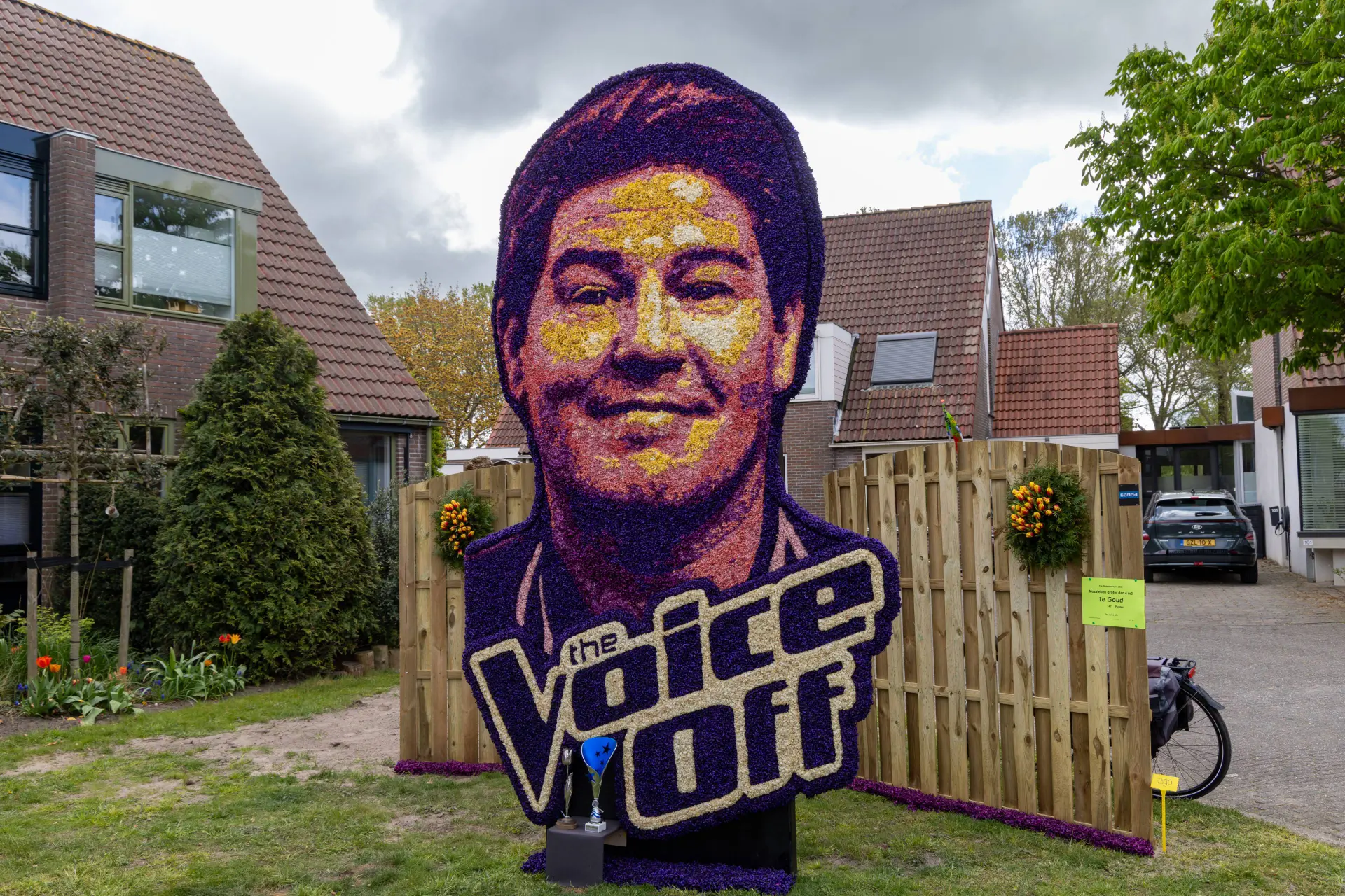 Ontroerend: Dappere Martijn Krabbé viert Koningsdag en deelt prachtige foto met Ajax-icoon Sjaak Swart