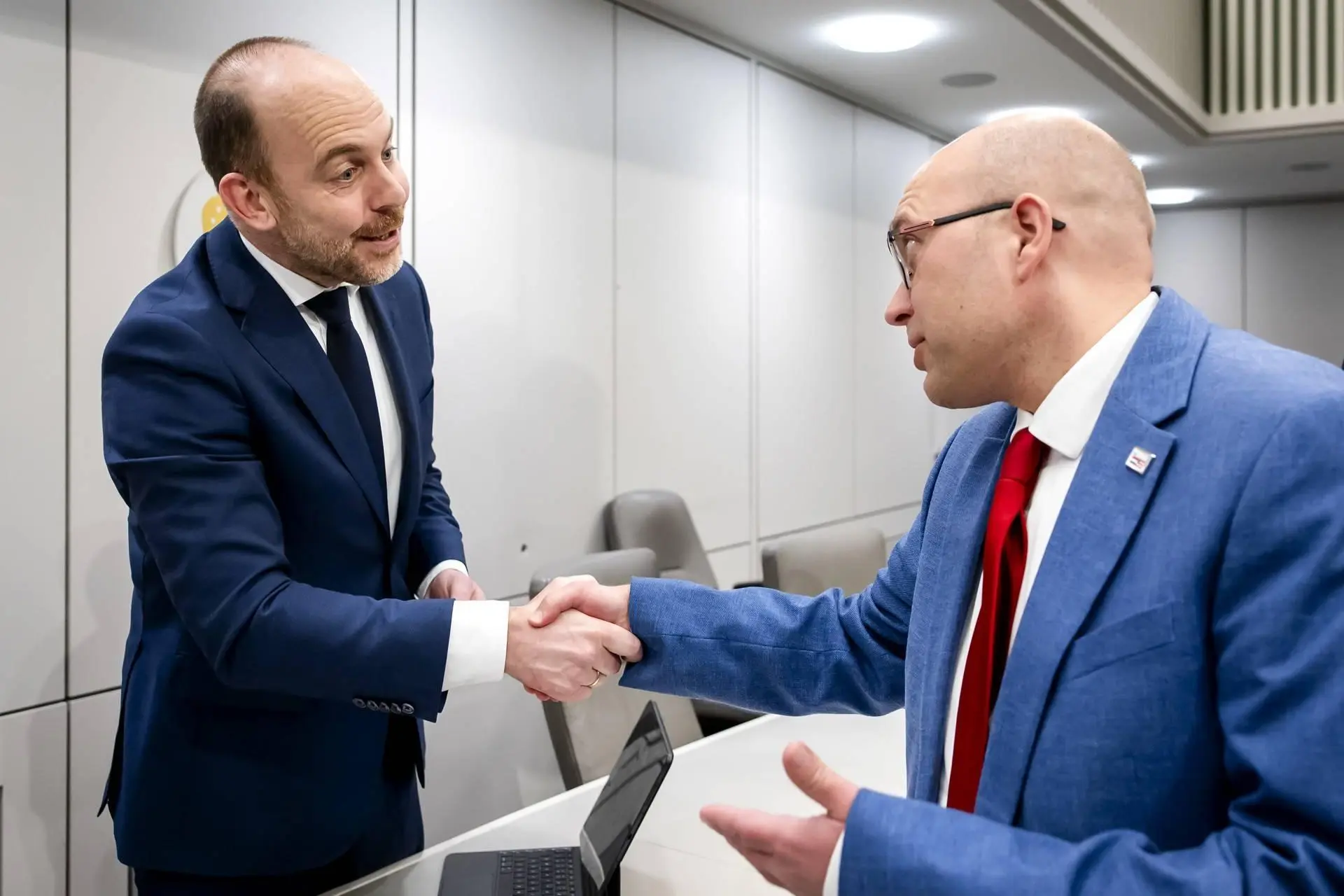 PVV geeft, na eigen asieldraai, D66 schuld van sneuvelen asielwet