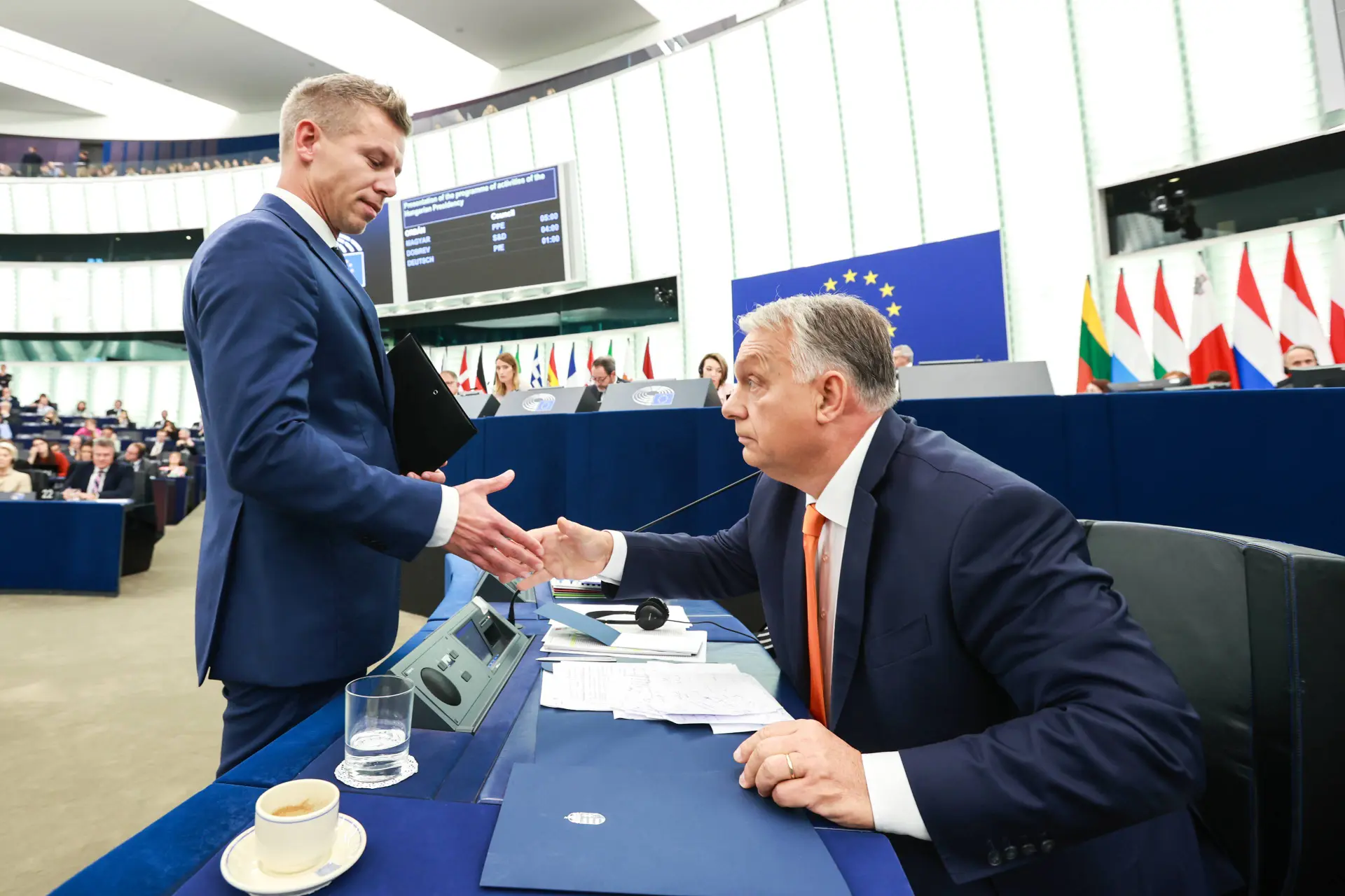 EU zet Péter Magyar direct onder druk: 35 miljard? Eerst harde hervormingen!