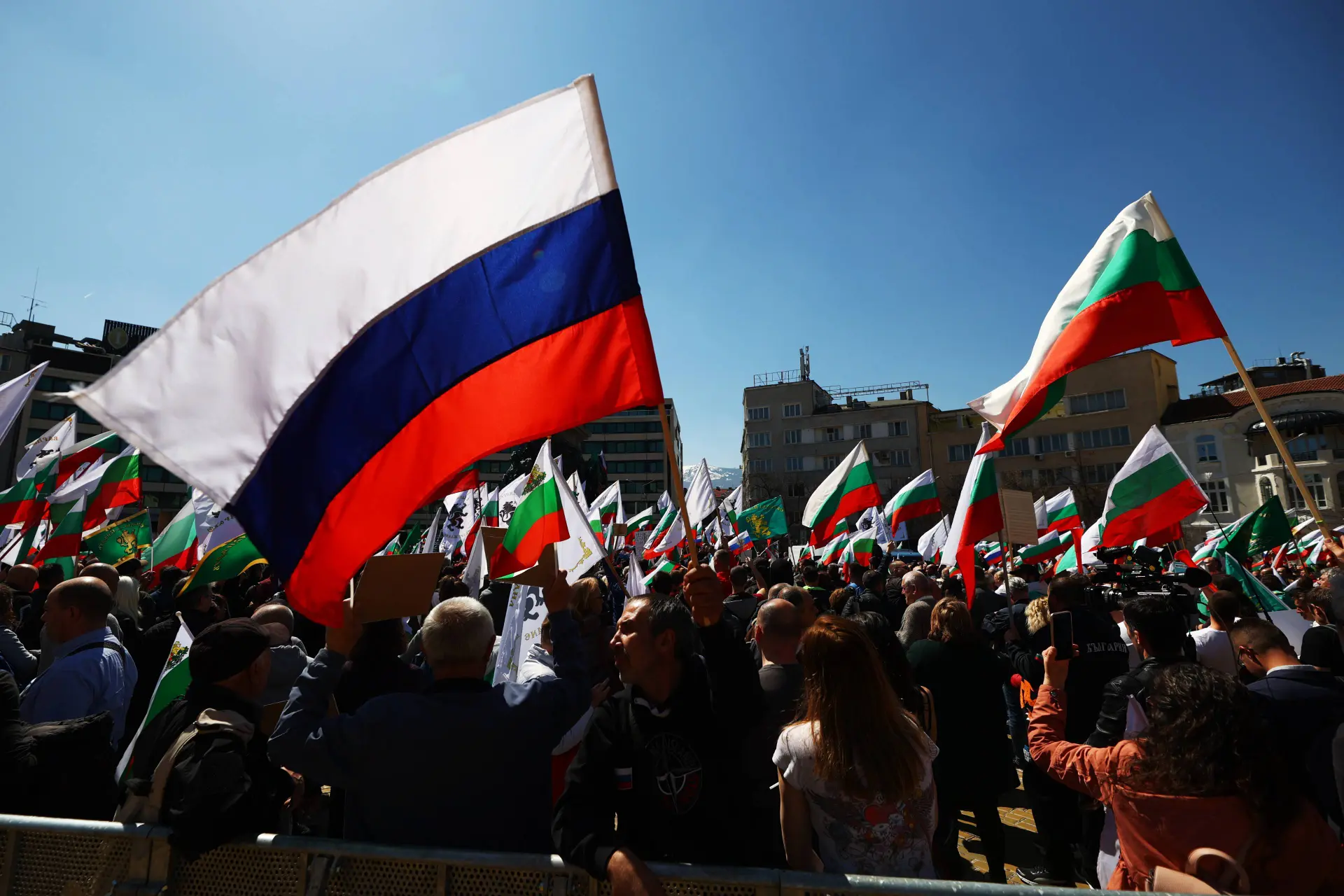 Brusselse elite in blinde paniek: nét verlost van Orbán, pakt de soevereine Radev de absolute macht in Bulgarije!