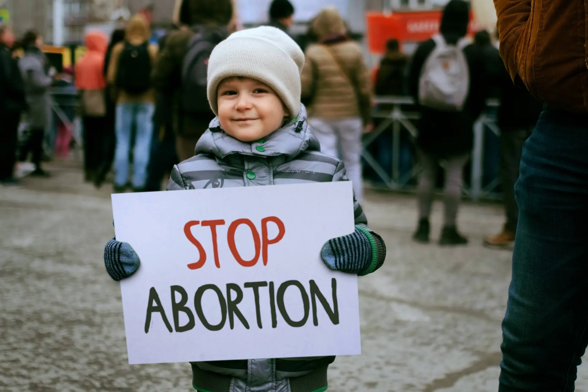 Doodenge censuur: FIOM verbiedt het woord 'baby' om de harde realiteit van abortus te verdoezelen