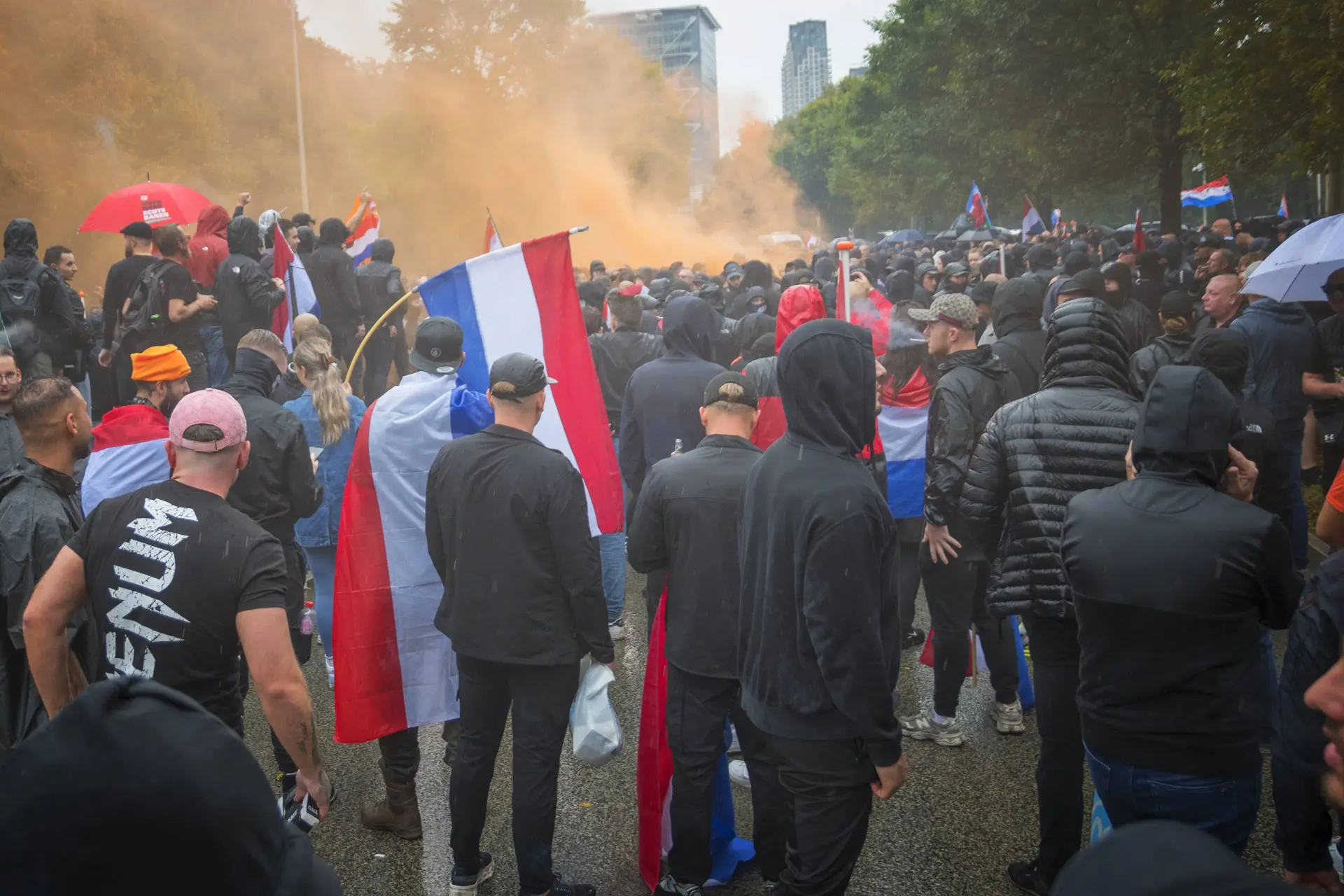 Dictatuur ten top: IJsselstein kaapt voetbalveld IJFC voor asielzoekers, burgers in de tegenaanval