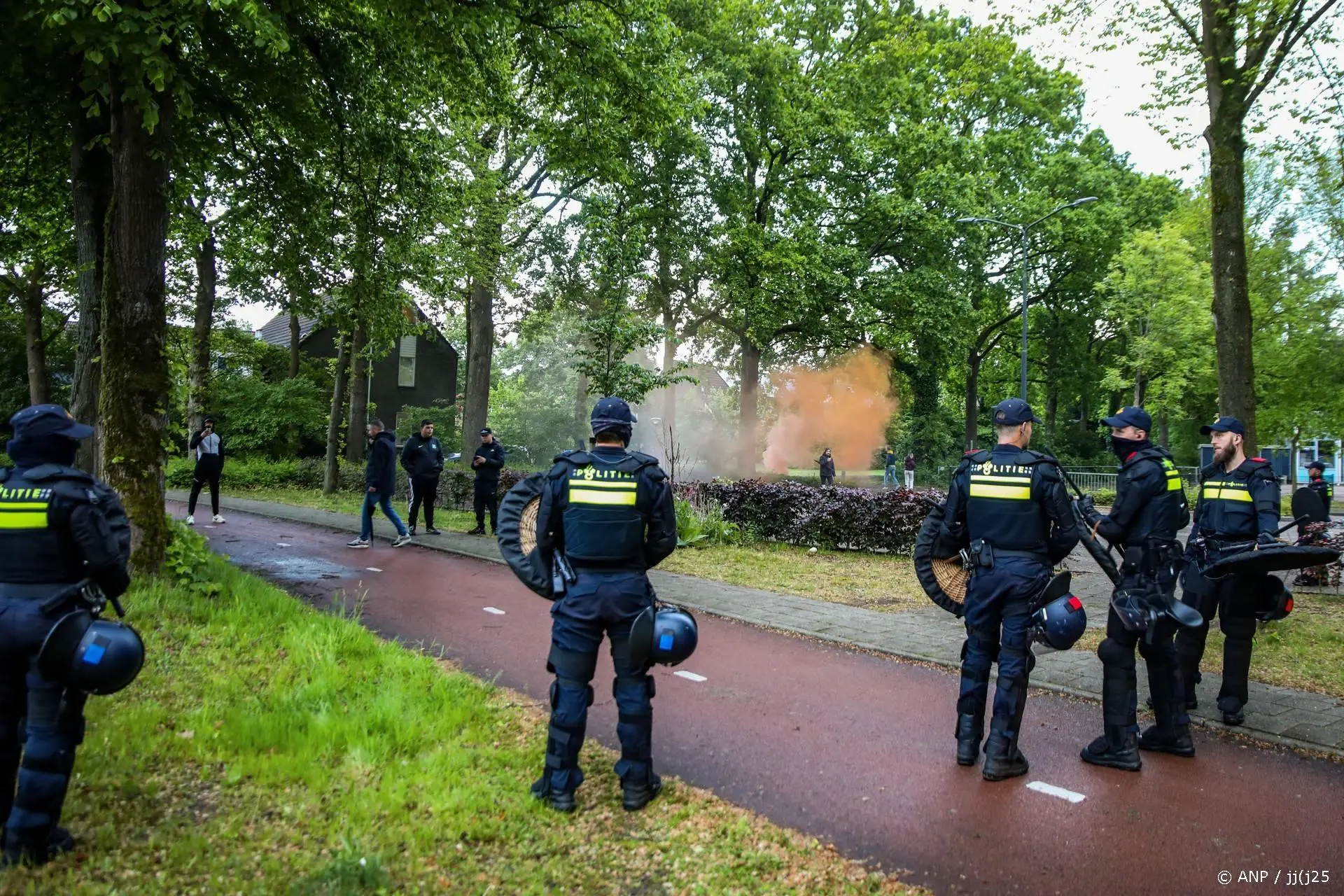 Opnieuw aanhoudingen bij protest tegen noodopvang in Apeldoorn