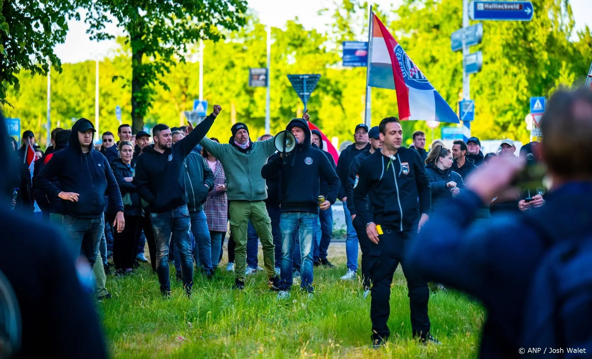 Opnieuw anti-azc-protest en veel politie in Loosdrecht